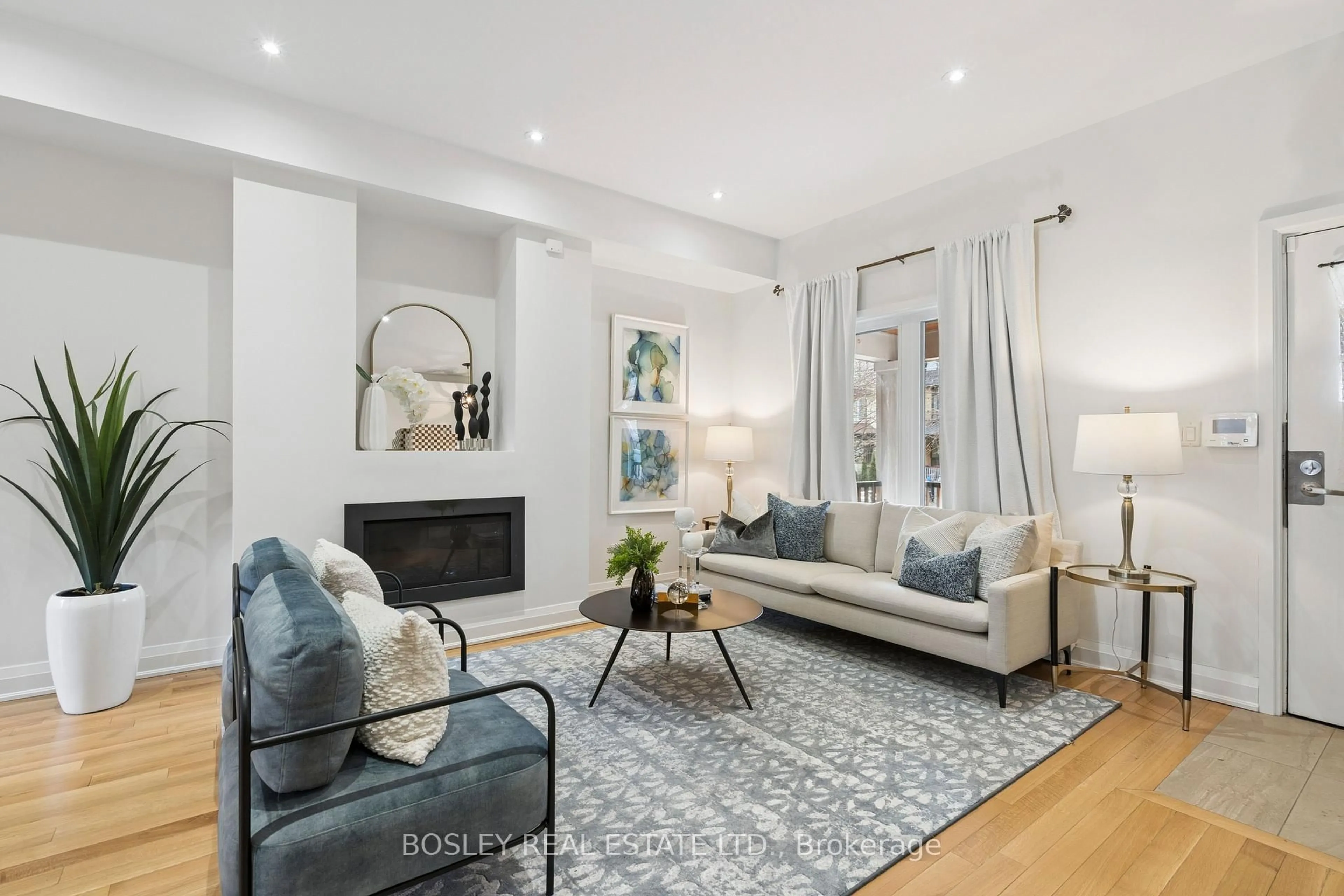 Living room with furniture, unknown for 43 Chester Ave, Toronto Ontario M4K 2Z8