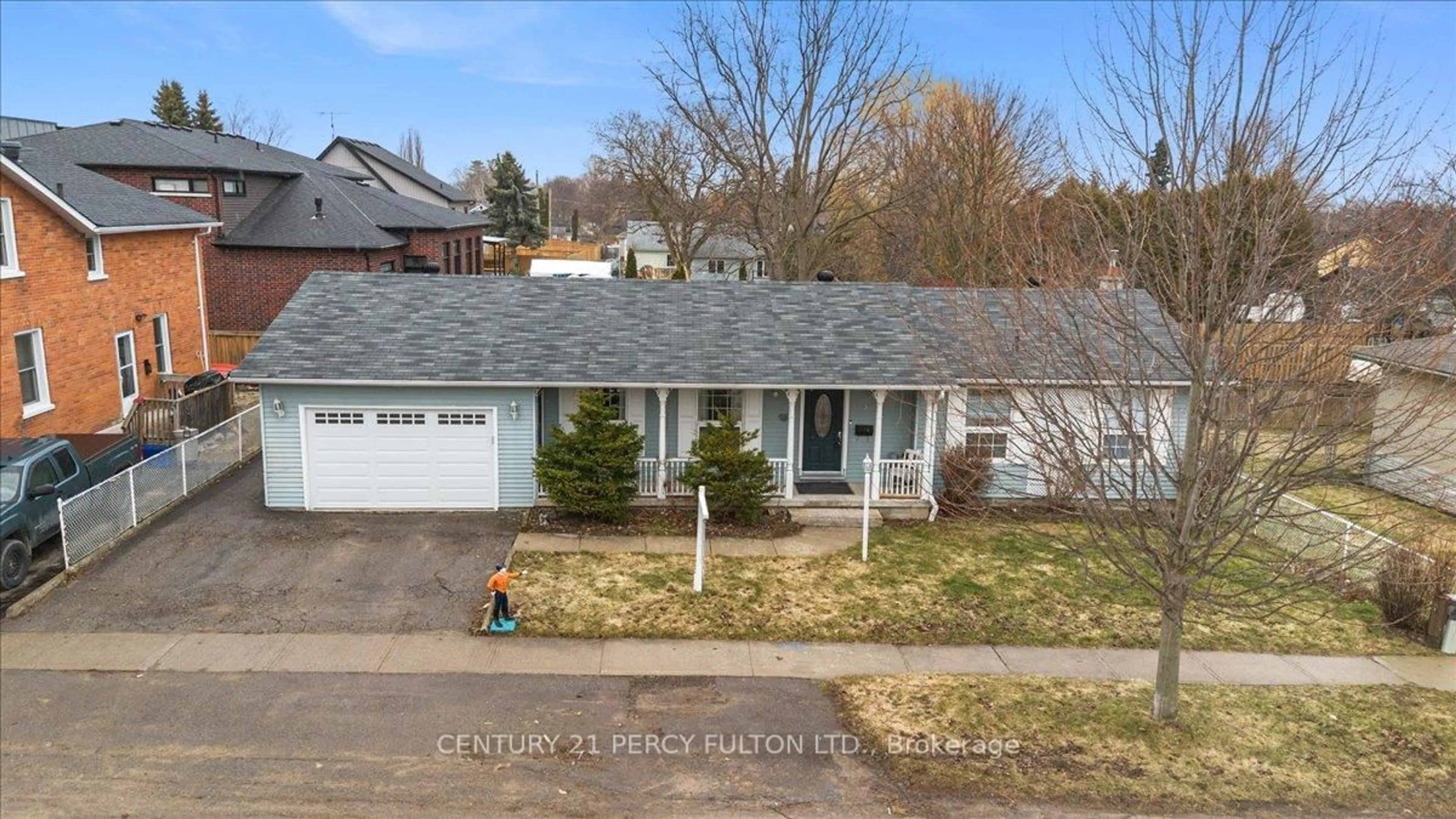 A pic from outside/outdoor area/front of a property/back of a property/a pic from drone, street for 5 Durham St, Clarington Ontario L1C 1H4