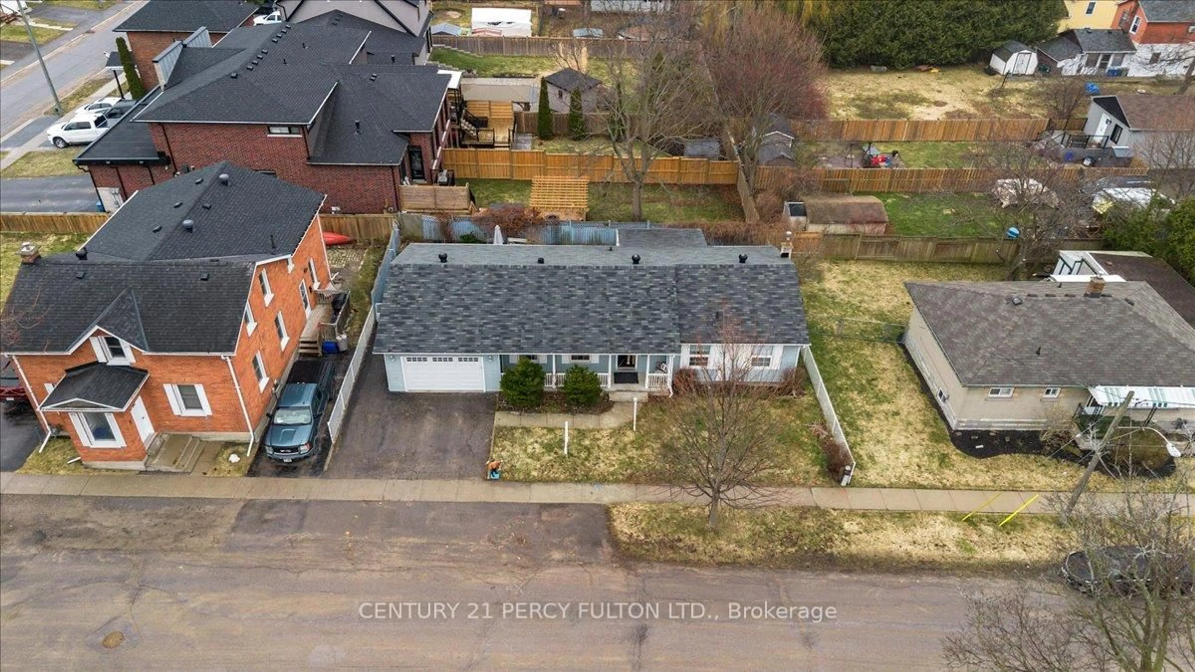 A pic from outside/outdoor area/front of a property/back of a property/a pic from drone, street for 5 Durham St, Clarington Ontario L1C 1H4