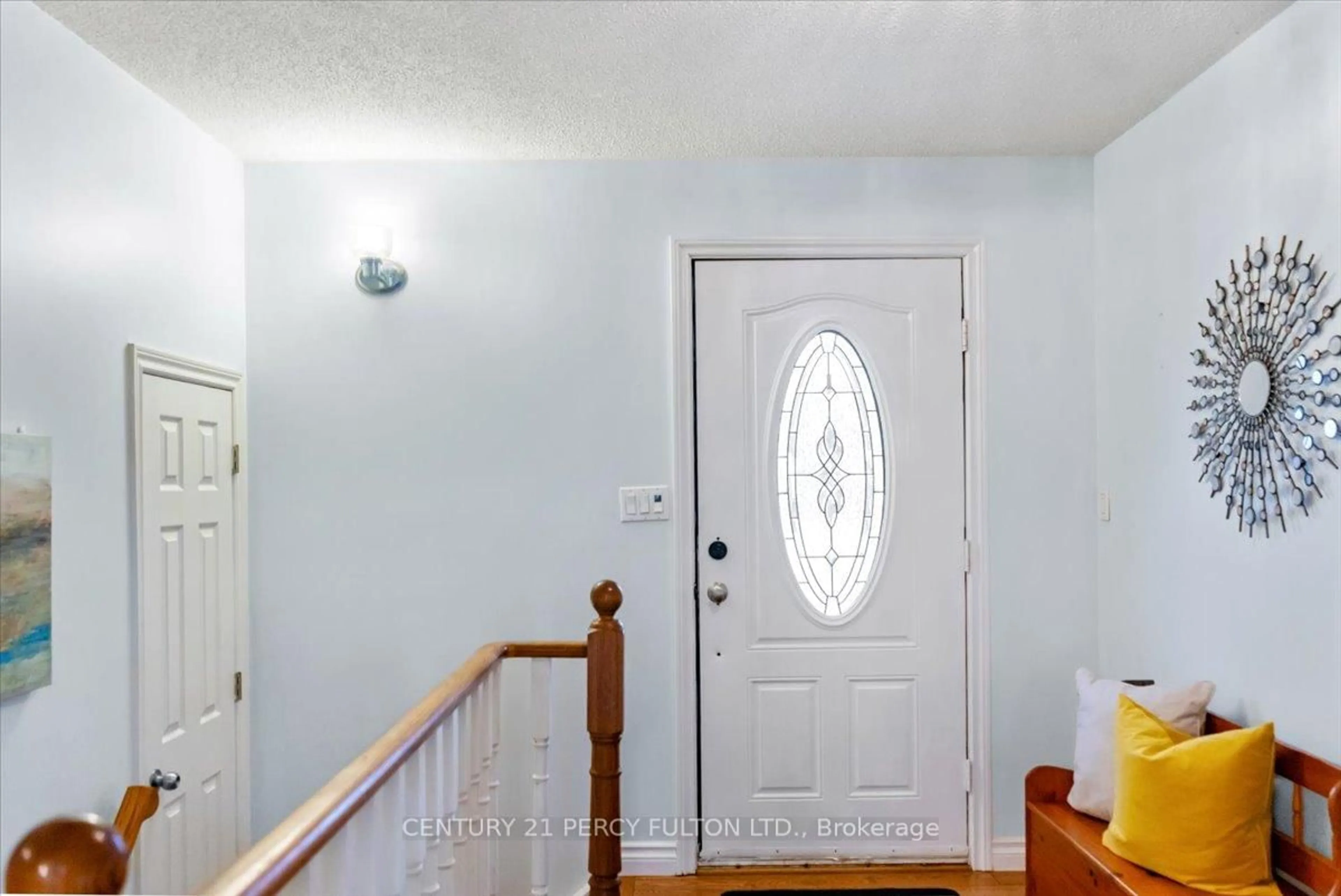 Indoor entryway for 5 Durham St, Clarington Ontario L1C 1H4