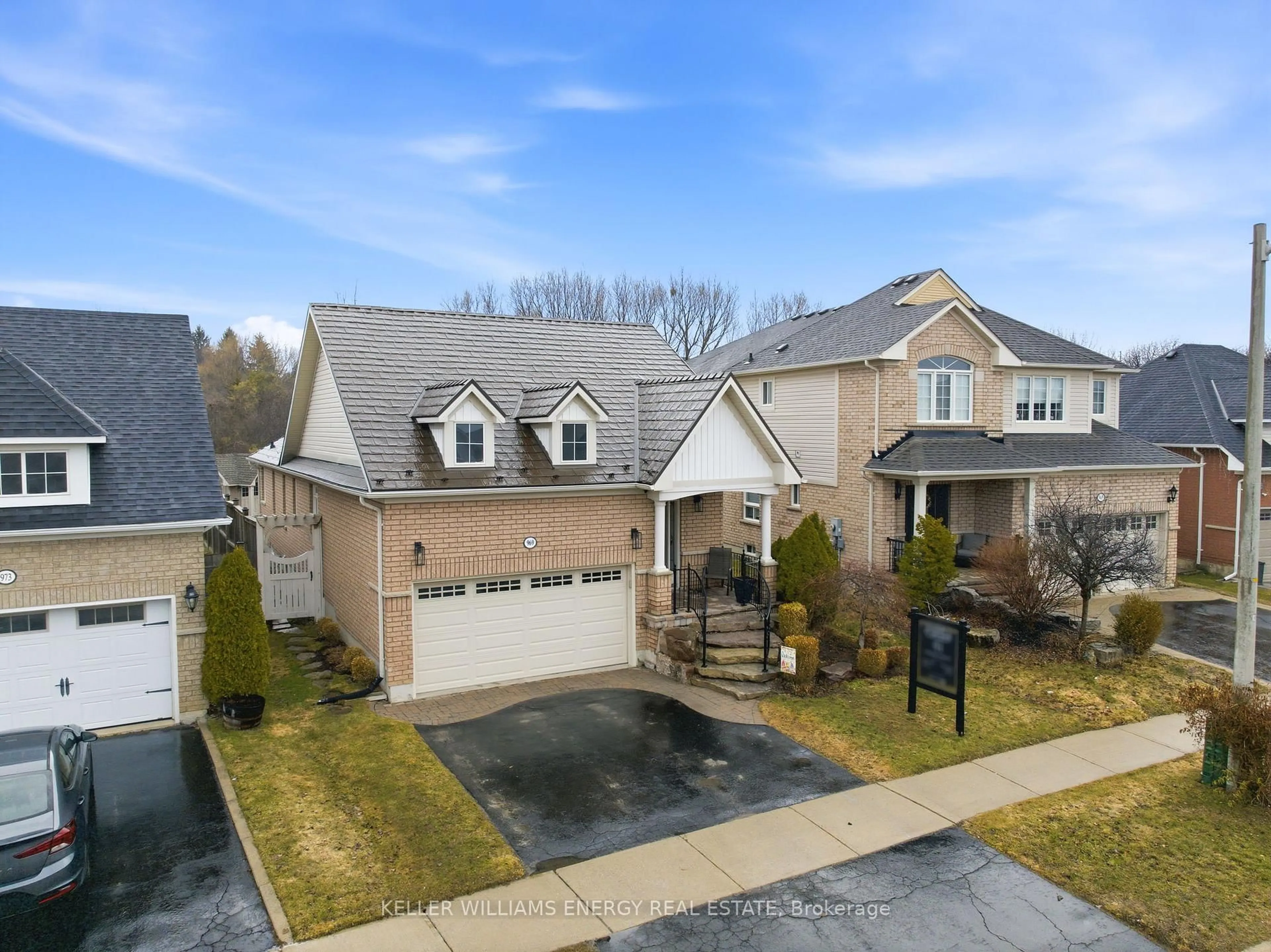 A pic from outside/outdoor area/front of a property/back of a property/a pic from drone, street for 969 Ormond Dr, Oshawa Ontario L1K 3C1