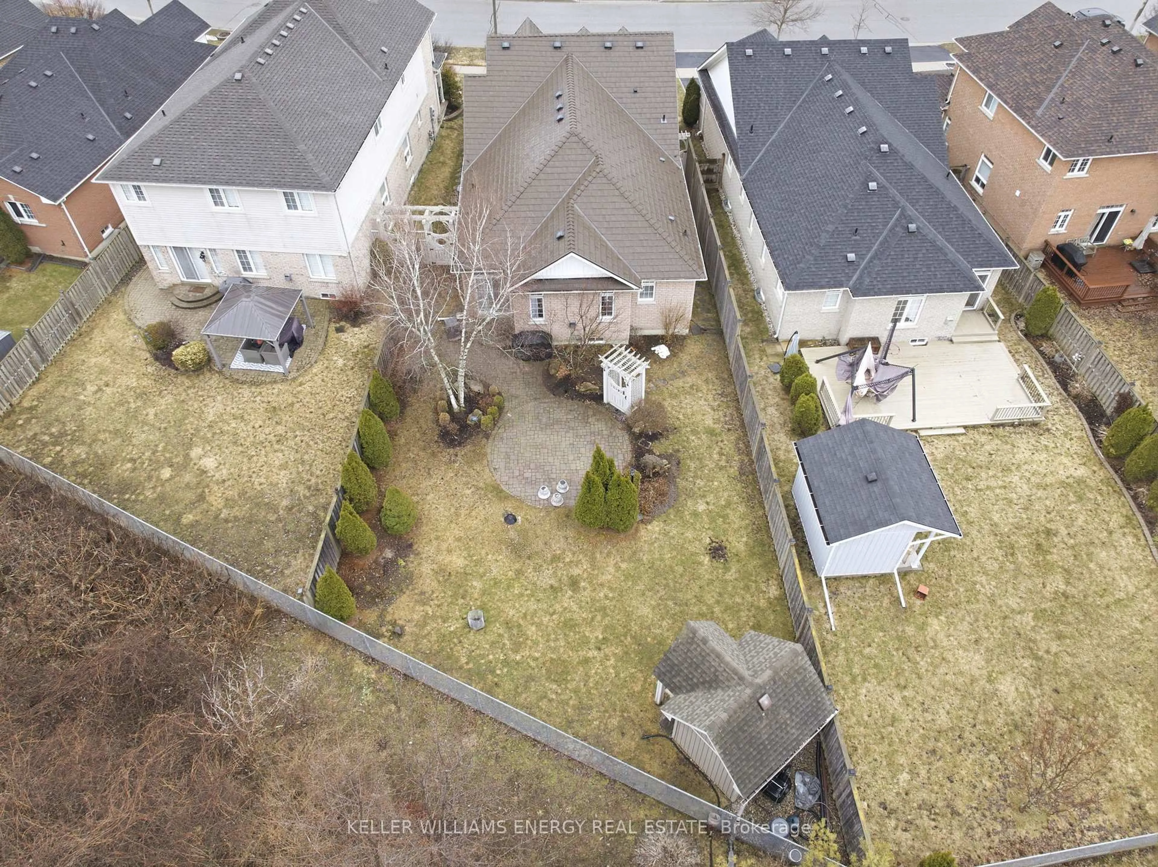 A pic from outside/outdoor area/front of a property/back of a property/a pic from drone, street for 969 Ormond Dr, Oshawa Ontario L1K 3C1