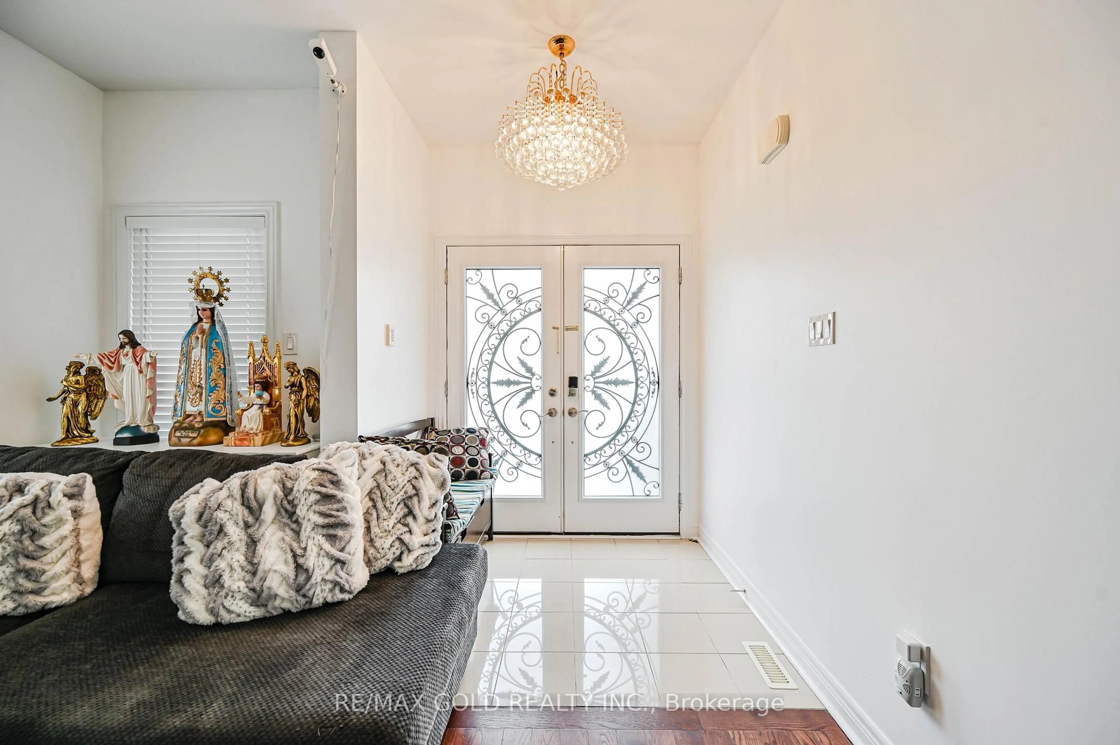 Indoor entryway for 7 Bellotti Cres, Ajax Ontario L1Z 0M2