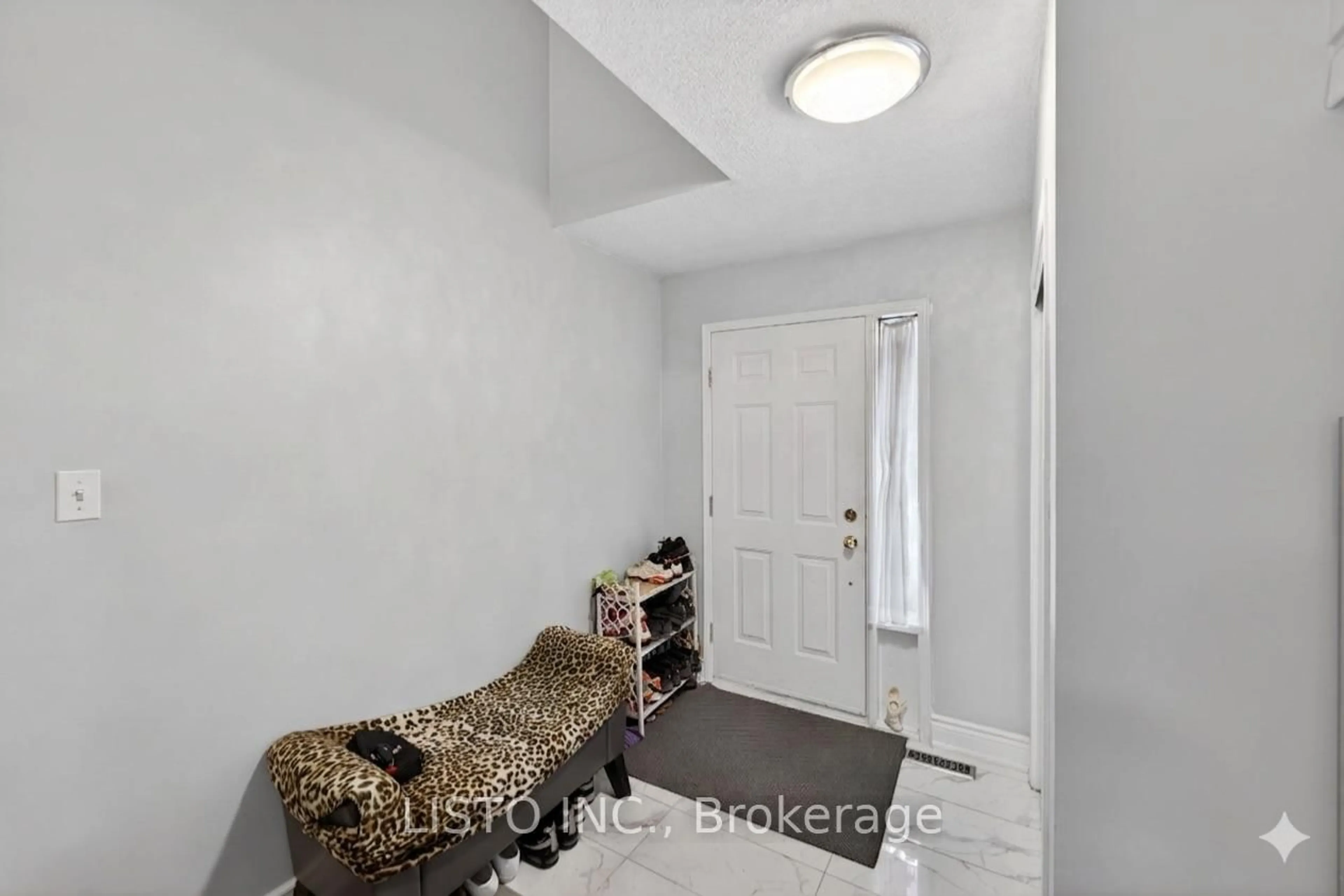 Indoor entryway for 106 Timber Mill Ave, Whitby Ontario L1R 2H4