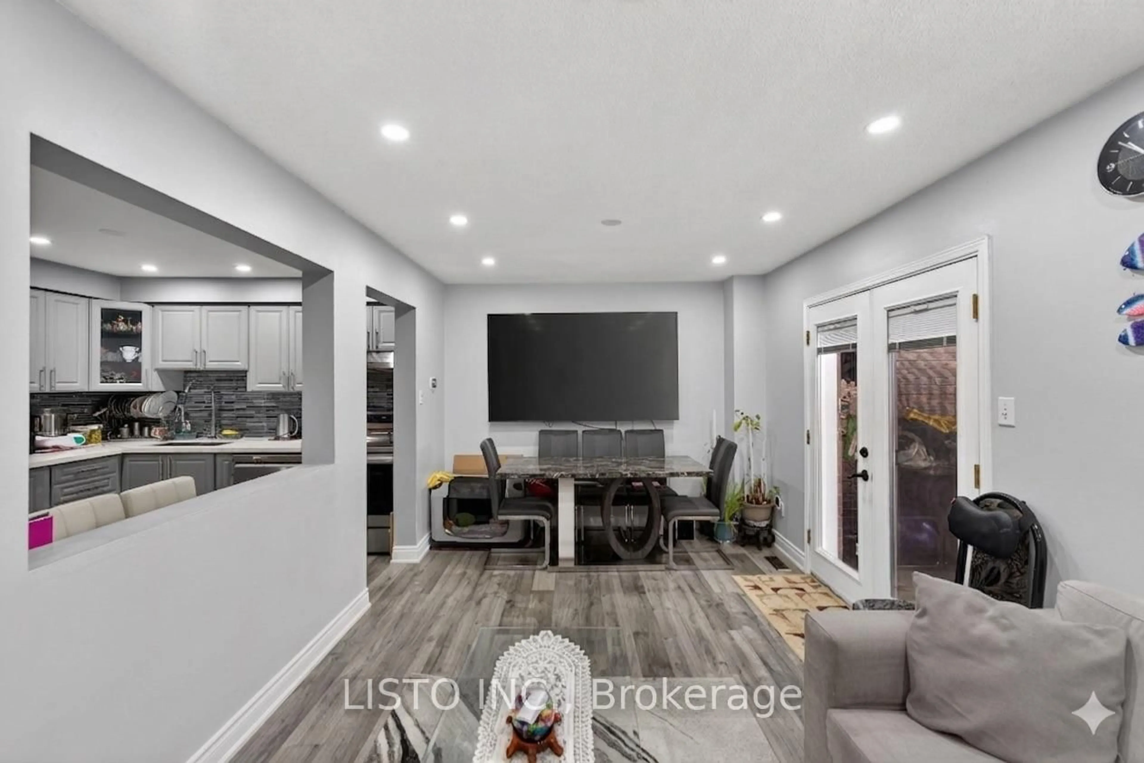 Unknown for 106 Timber Mill Ave, Whitby Ontario L1R 2H4