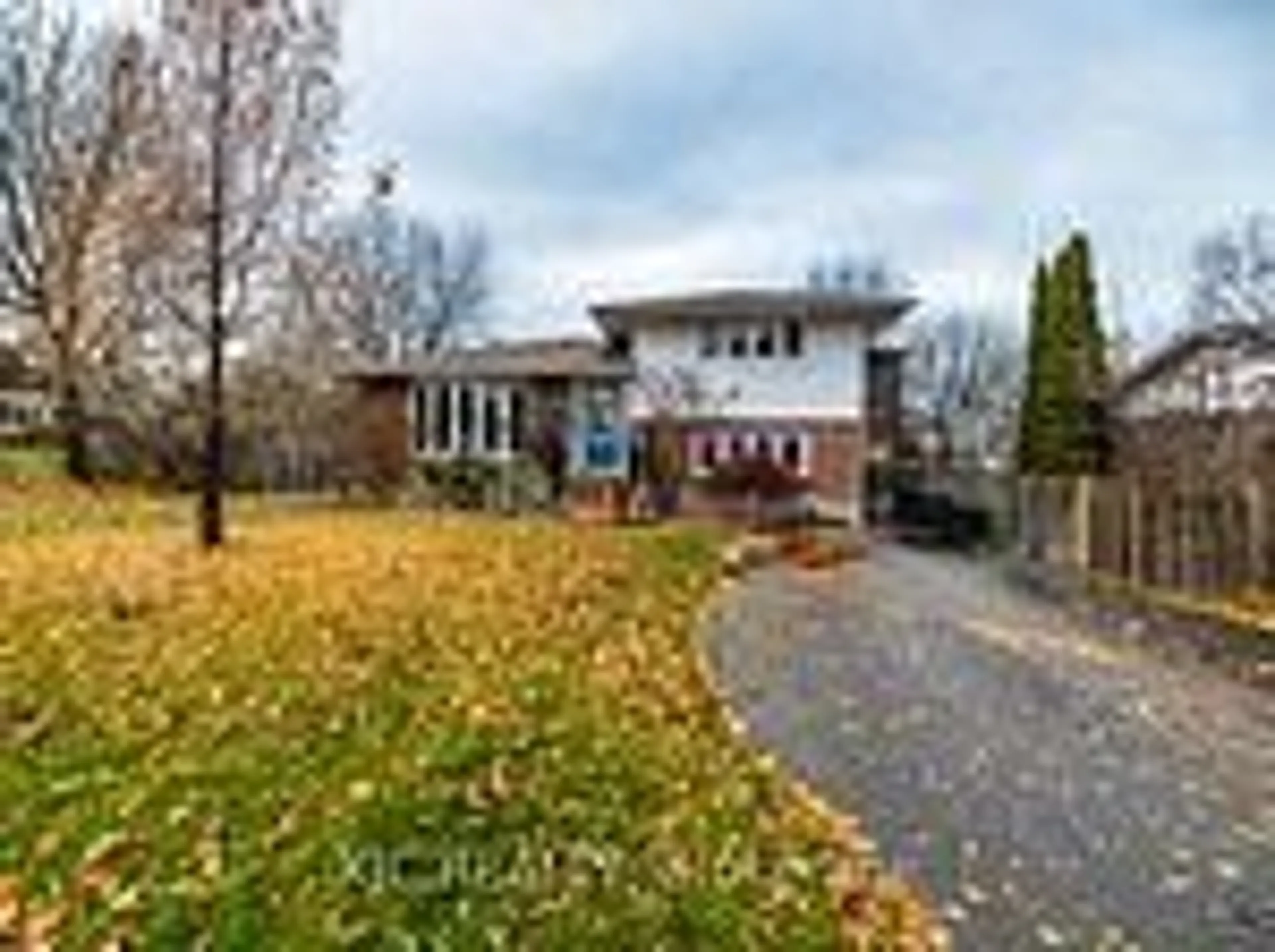 A pic from outside/outdoor area/front of a property/back of a property/a pic from drone, street for 612 Maple St, Whitby Ontario L1N 3A2