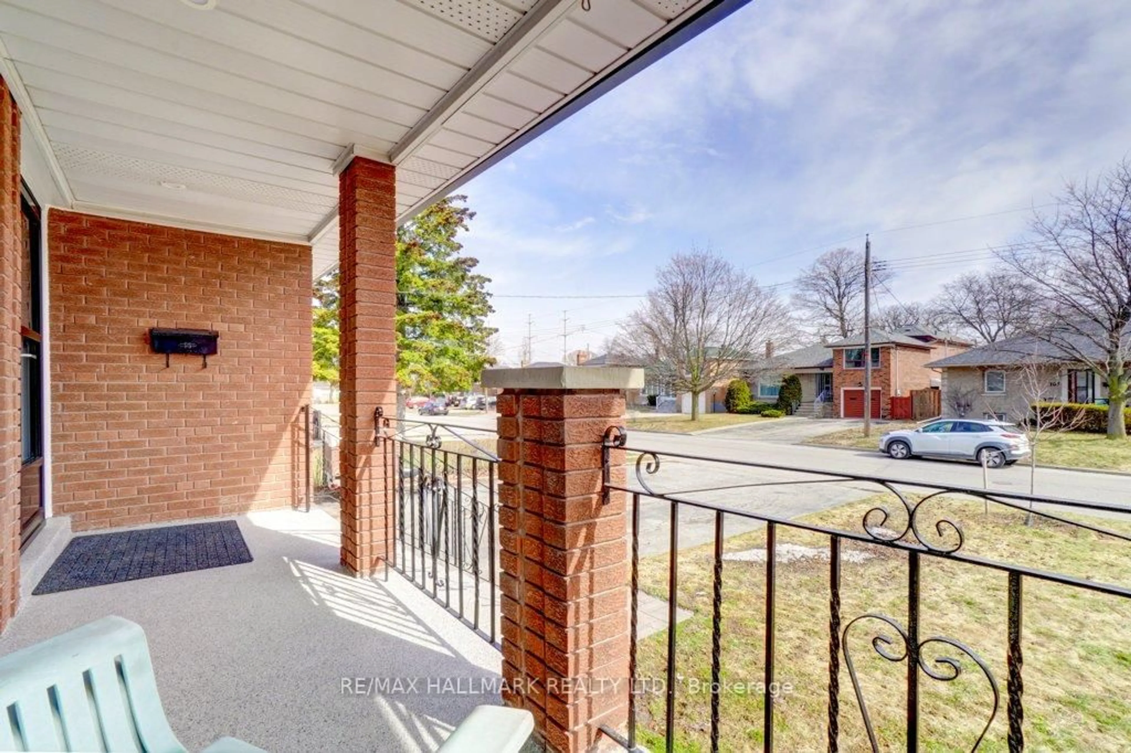 Patio, street for 102 Rosemount Dr, Toronto Ontario M1K 2X3