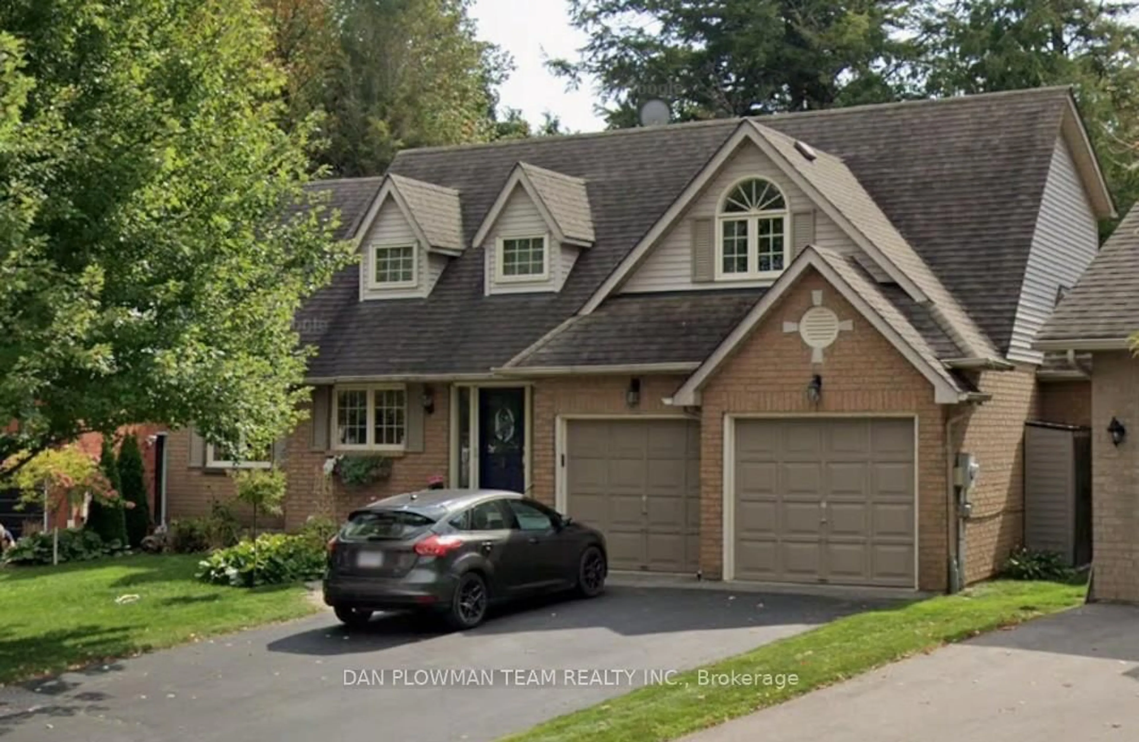 Home with brick exterior material, street for 10 Barrington Pl, Clarington Ontario L1E 2K9