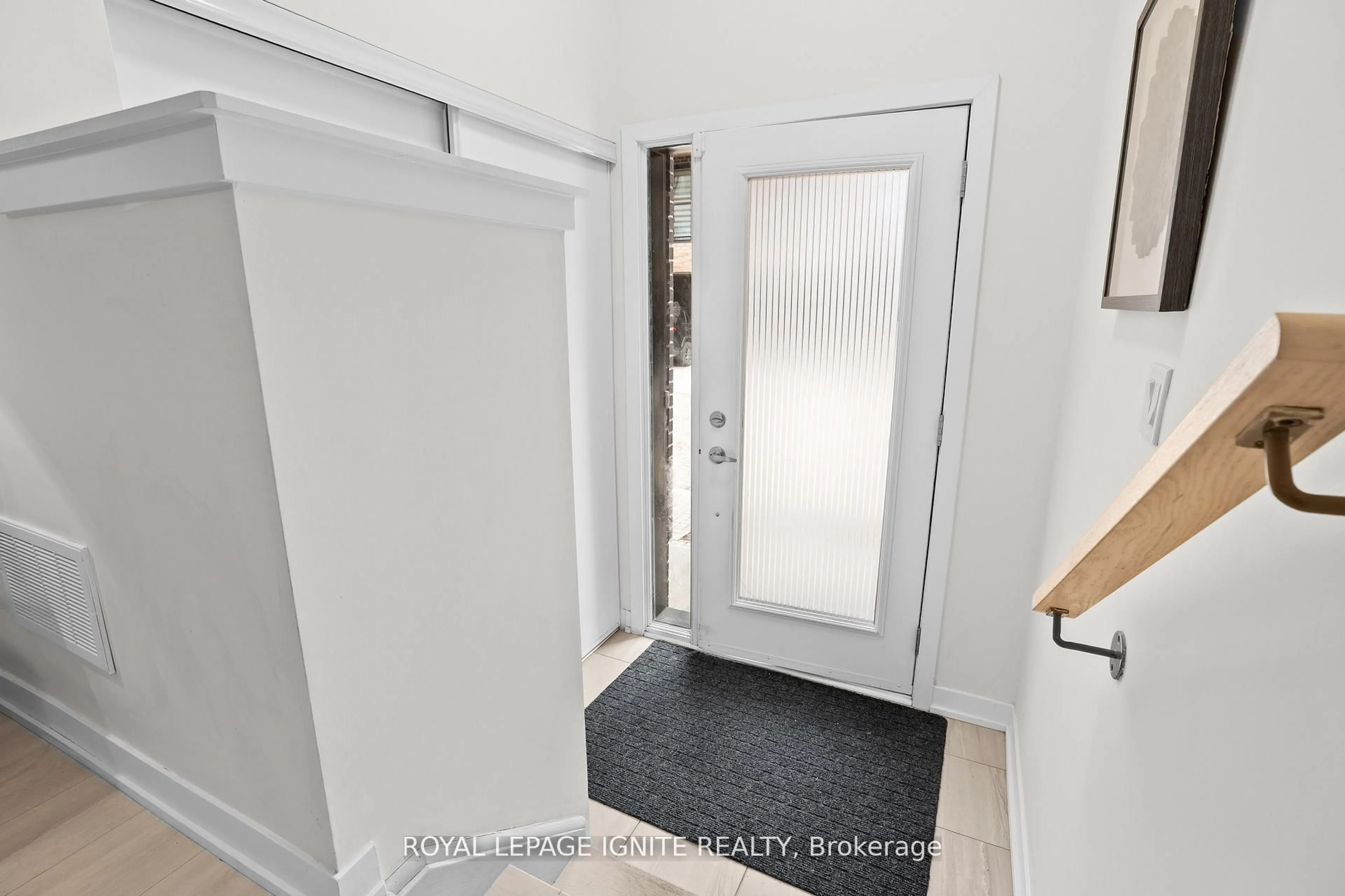 Indoor entryway for 1865 Pickering Pkwy #1501, Pickering Ontario L1V 0H2