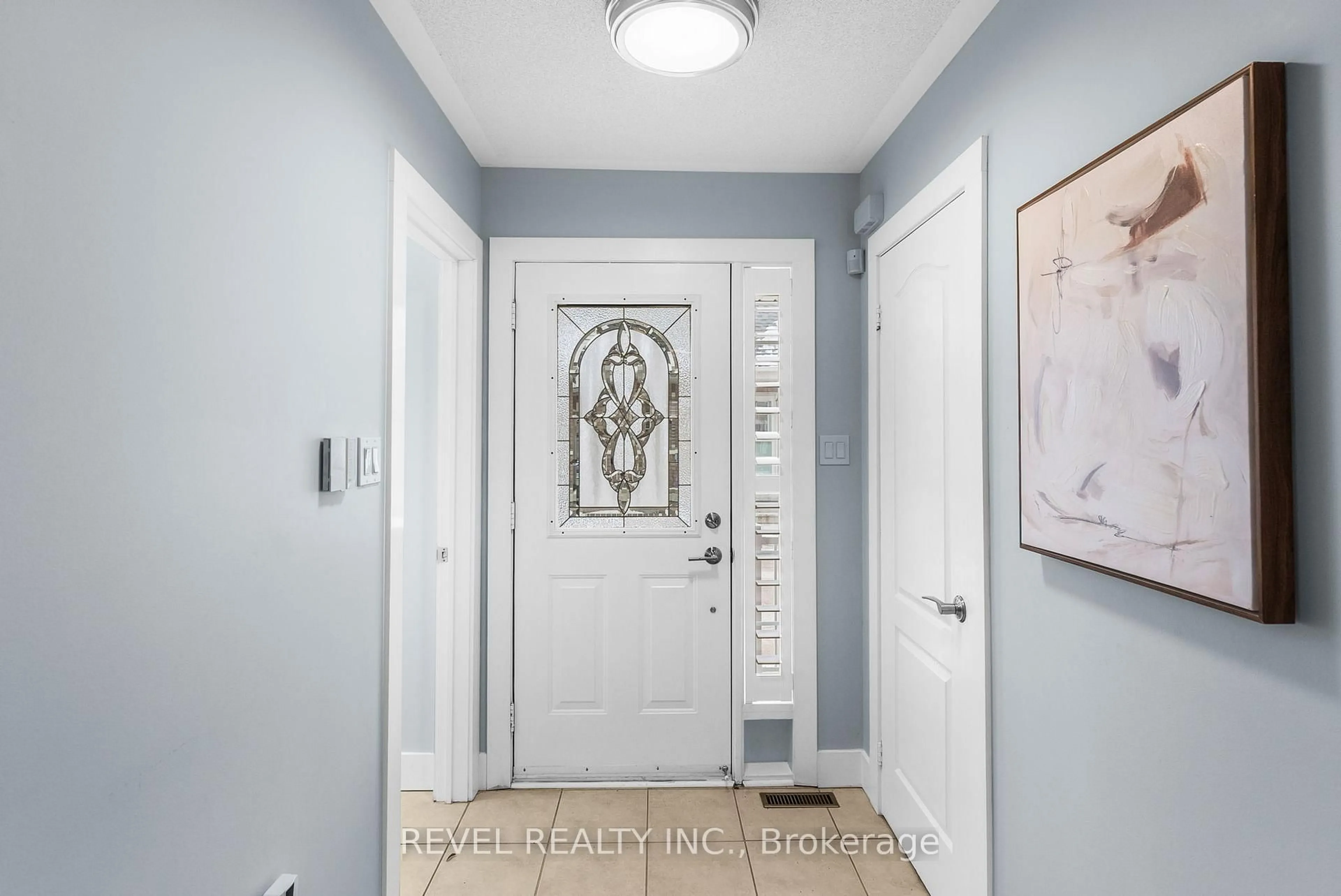 Indoor entryway for 12 Hirshfield Lane, Ajax Ontario L1T 4Z7