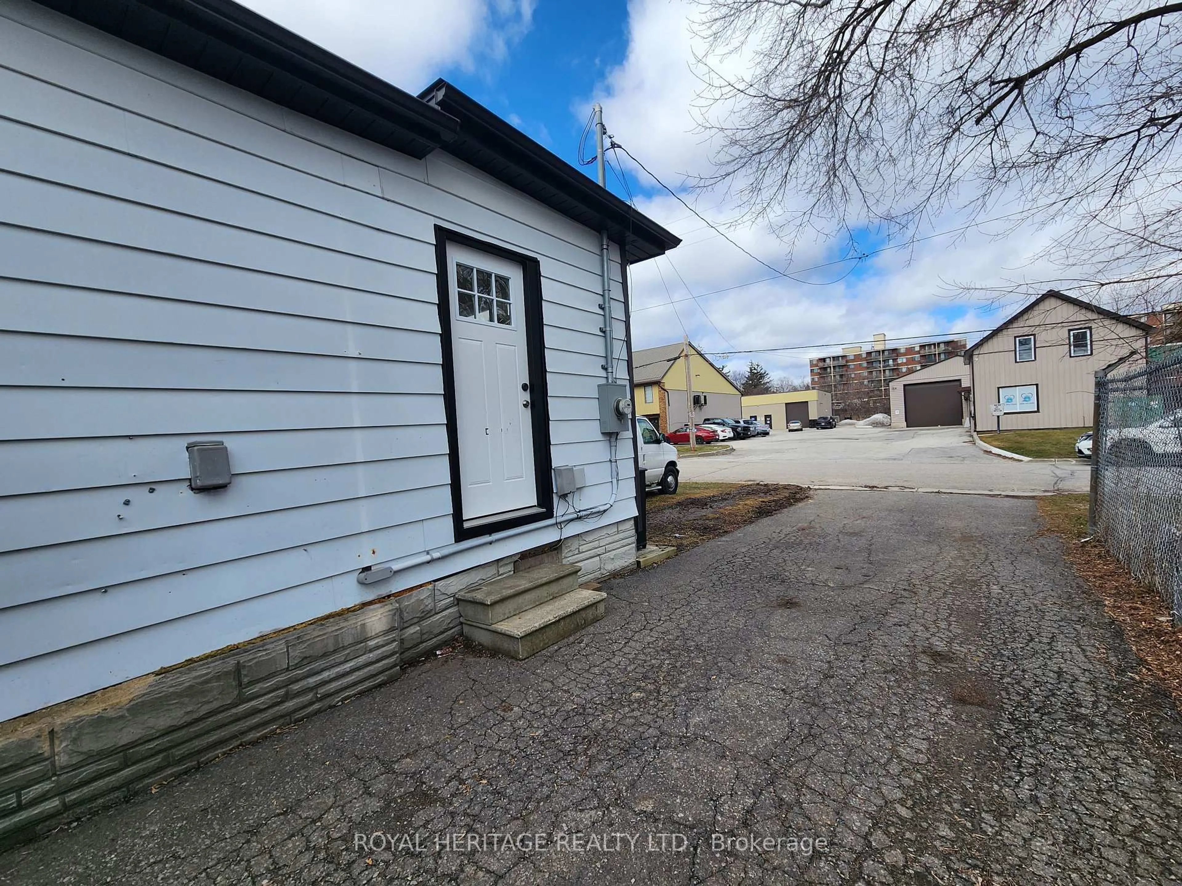 A pic from outside/outdoor area/front of a property/back of a property/a pic from drone, street for 203 Valencia Rd, Oshawa Ontario L1J 1P2