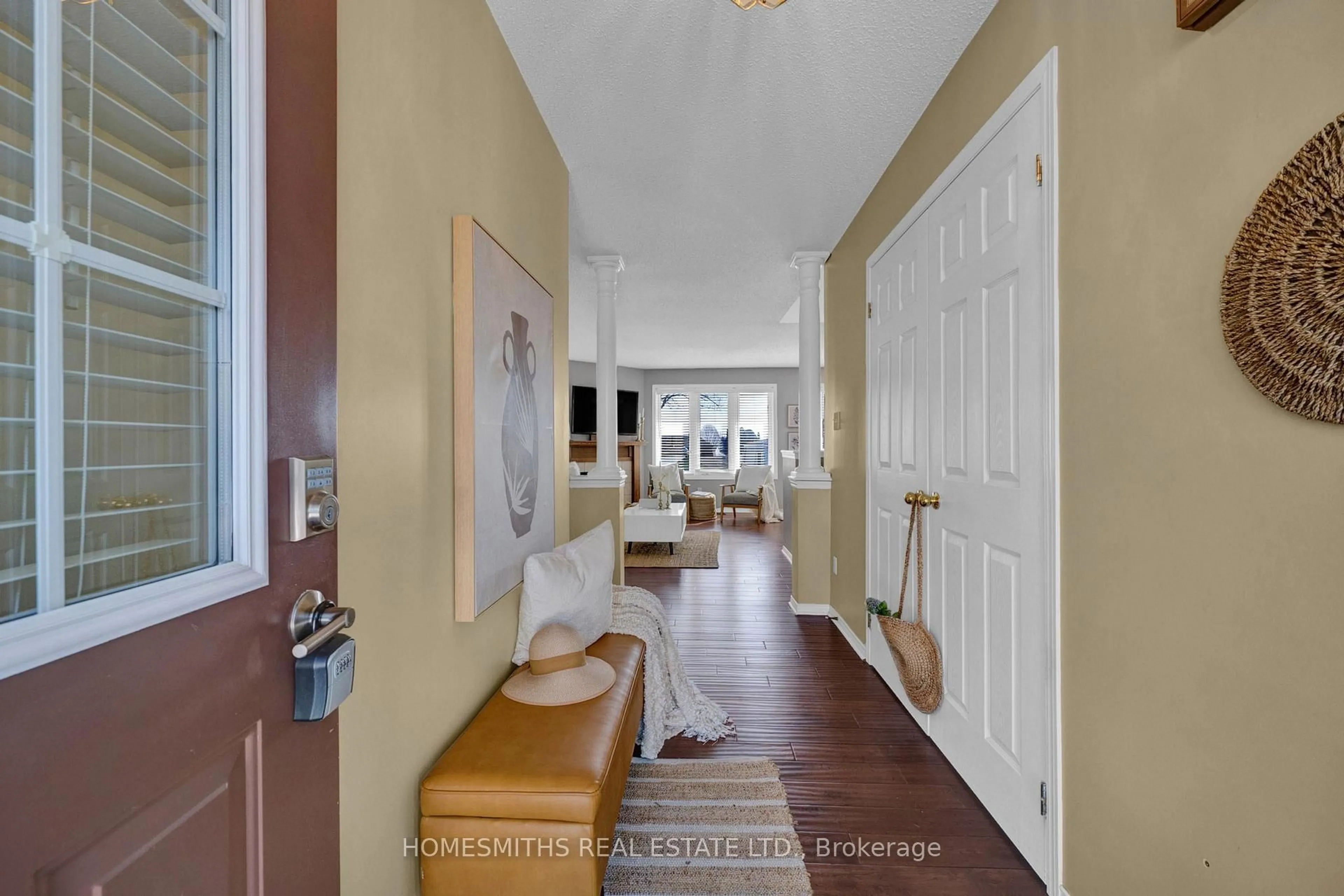 Indoor entryway for 89A Wilmot Tr, Clarington Ontario L1B 1B8