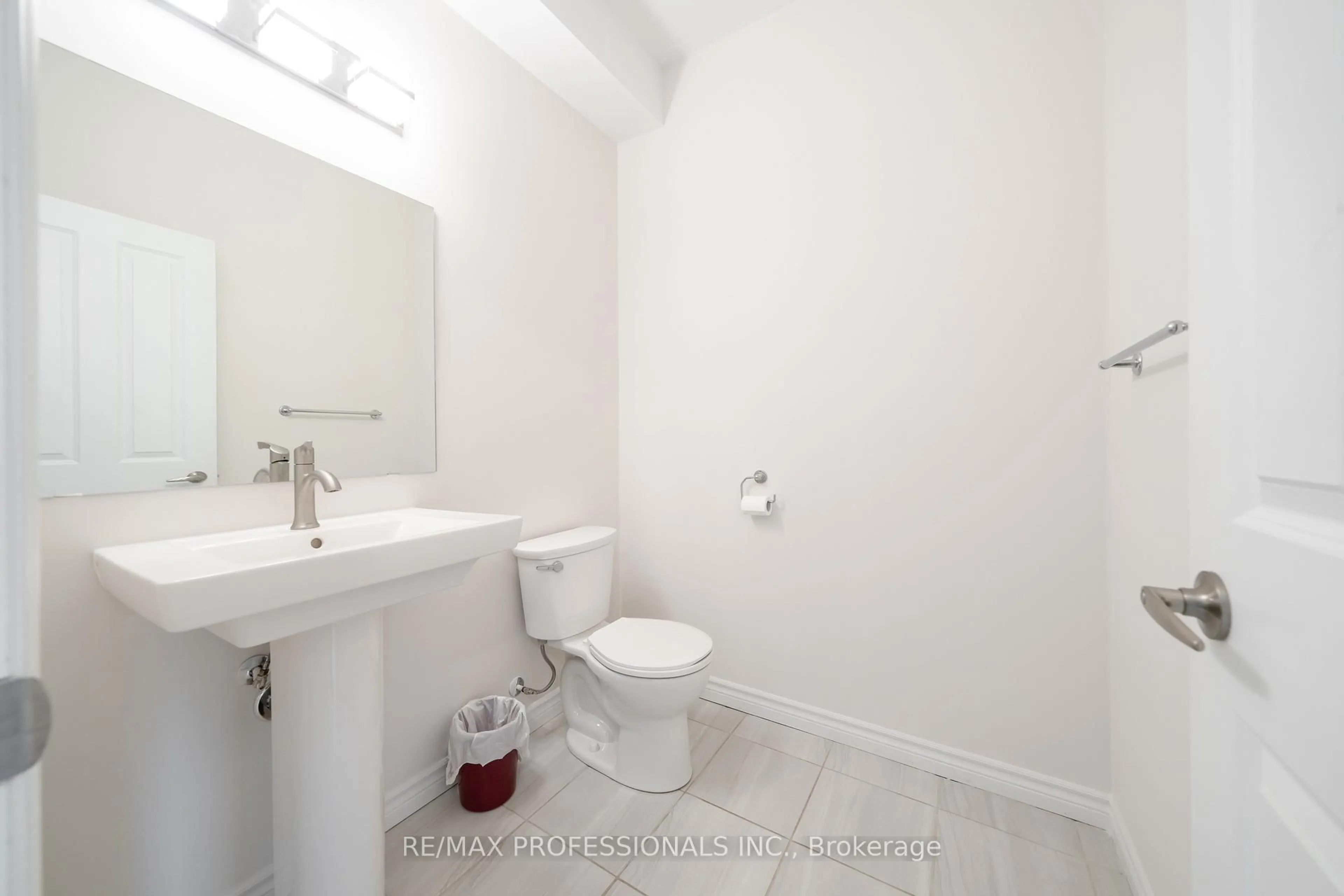 Standard bathroom, unknown for 22 Thomas Bird St, Clarington Ontario L1C 7C9