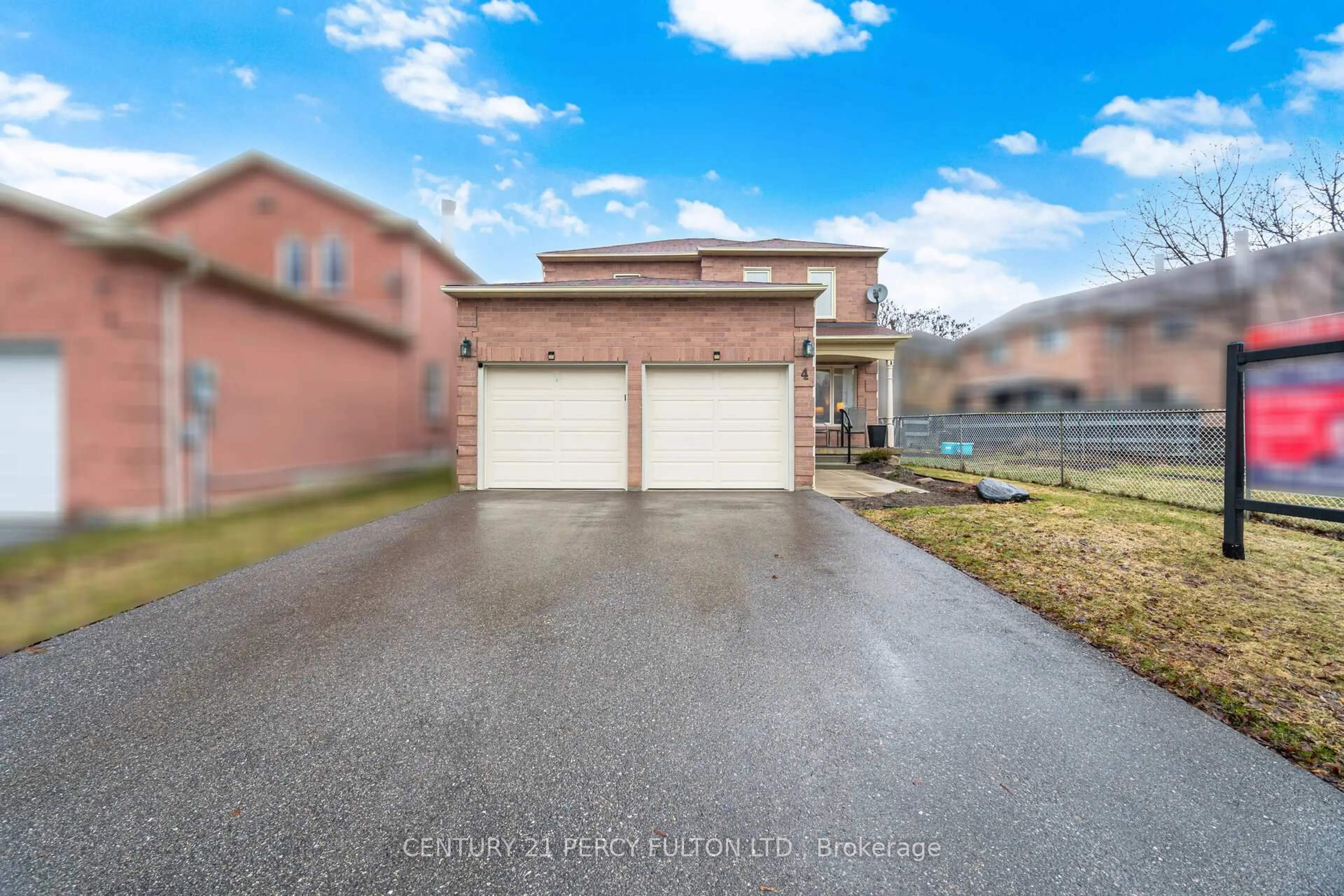 A pic from outside/outdoor area/front of a property/back of a property/a pic from drone, street for 4 Raine Dr, Ajax Ontario L1T 3L3