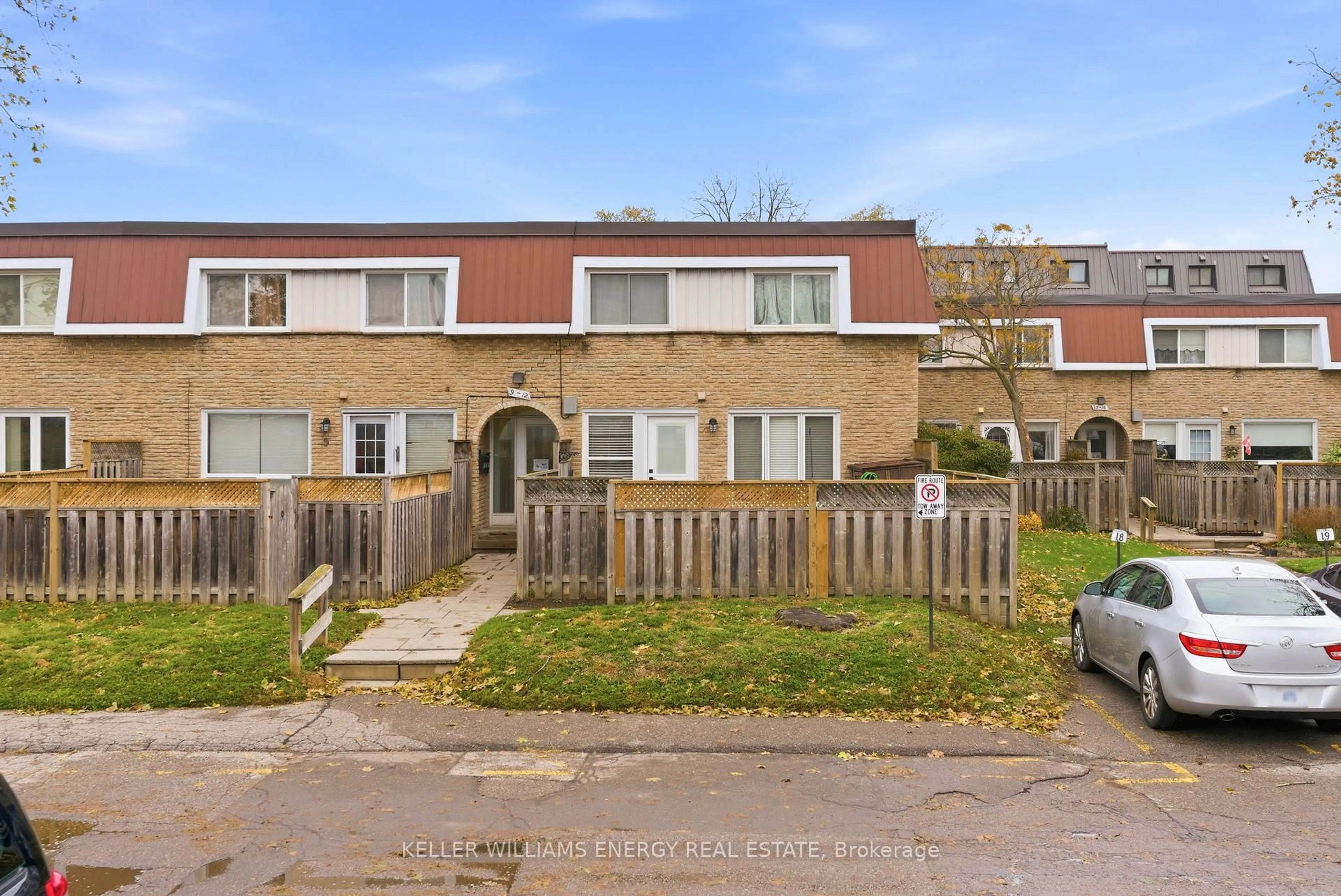 A pic from outside/outdoor area/front of a property/back of a property/a pic from drone, street for 33 Taunton Rd #12, Oshawa Ontario L1G 3T6