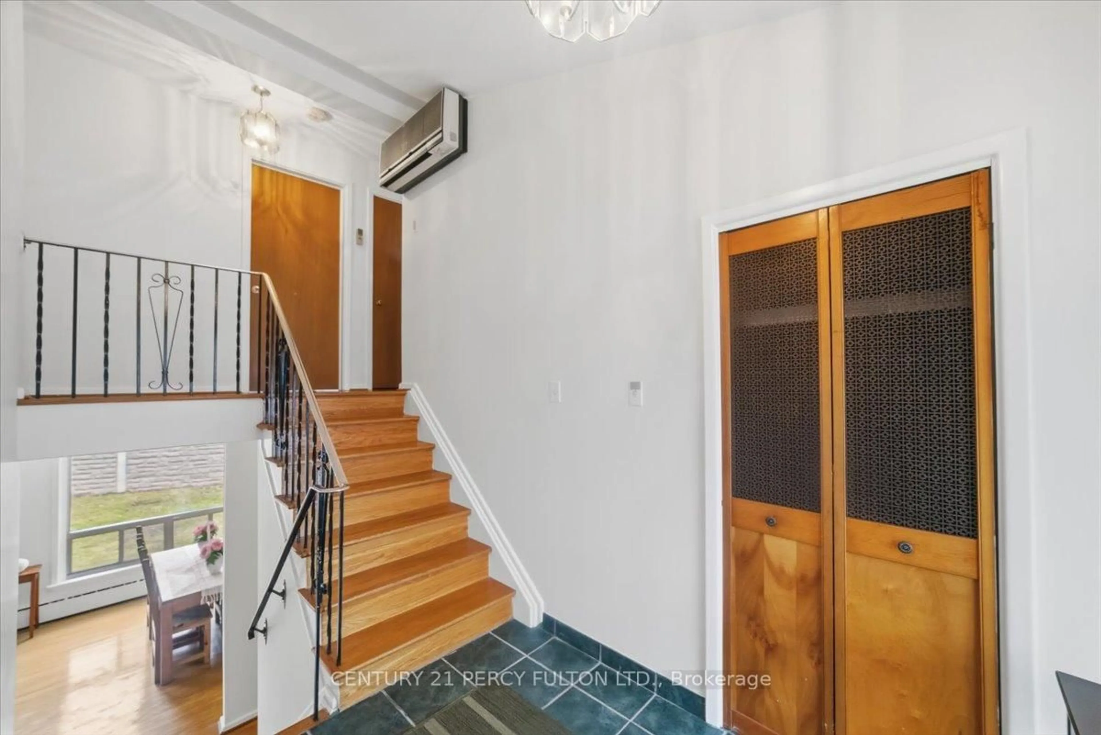 Indoor foyer for 16 By-Pass Crt, Toronto Ontario M1T 1L1