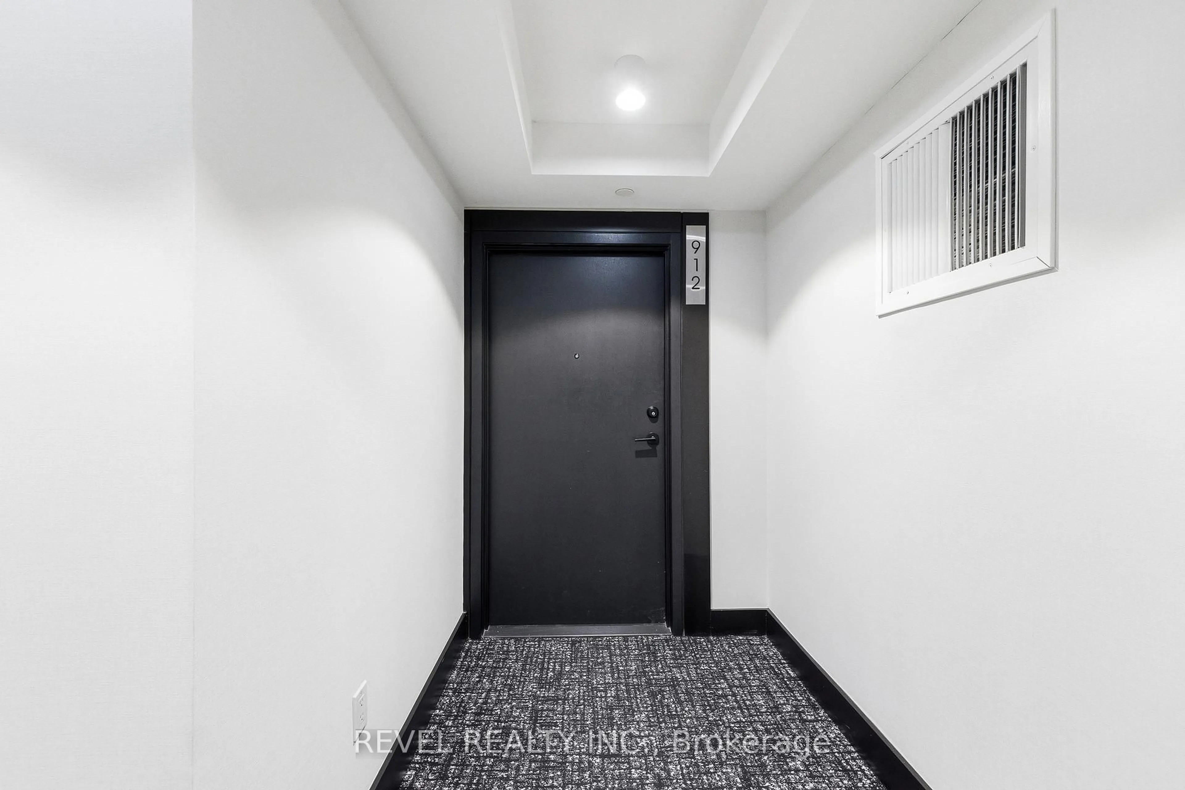 Indoor entryway for 1480 Bayly St #912, Pickering Ontario L1W 3R5