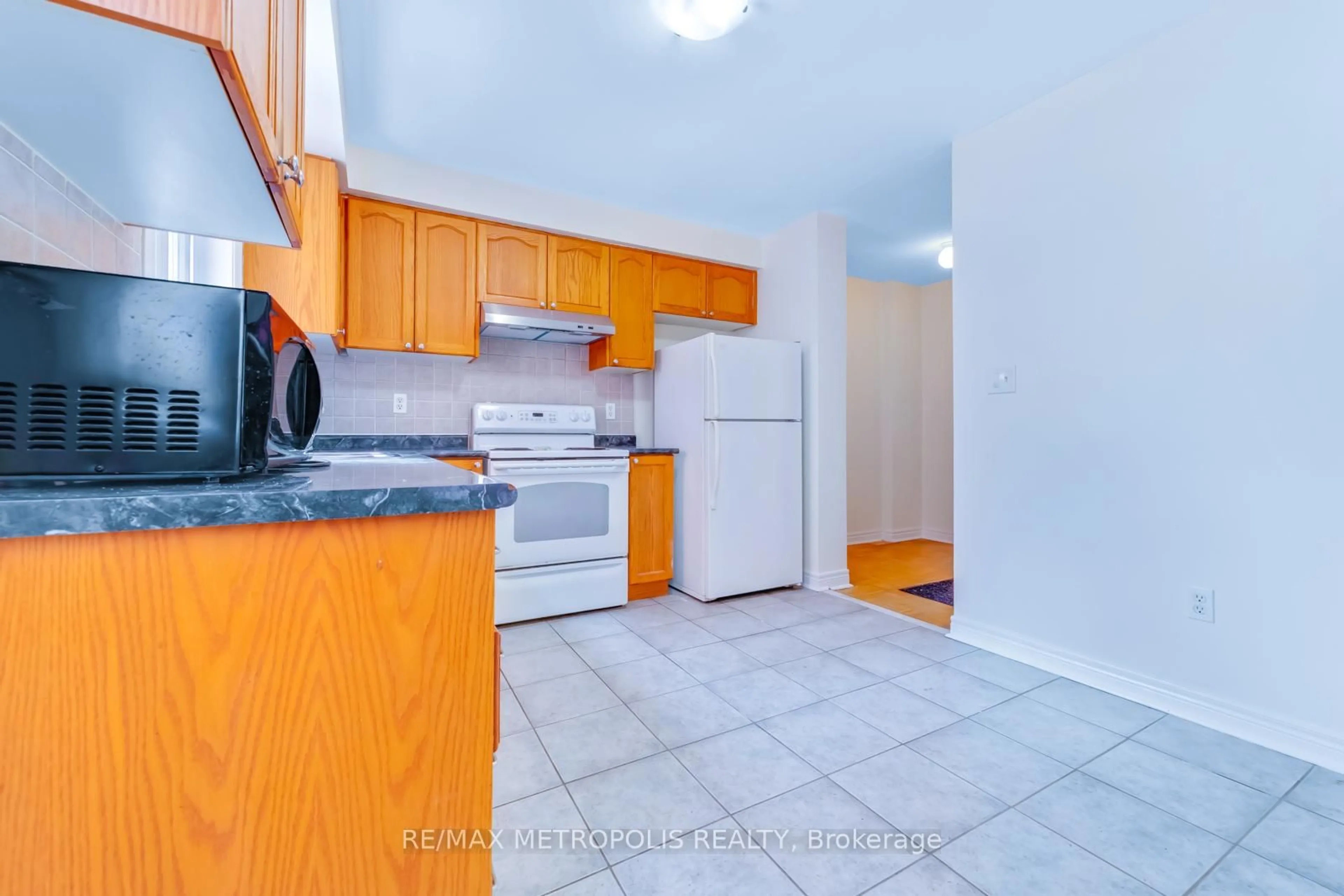 Standard kitchen, ceramic/tile floor for 16B Gower St, Toronto Ontario M4B 3P5