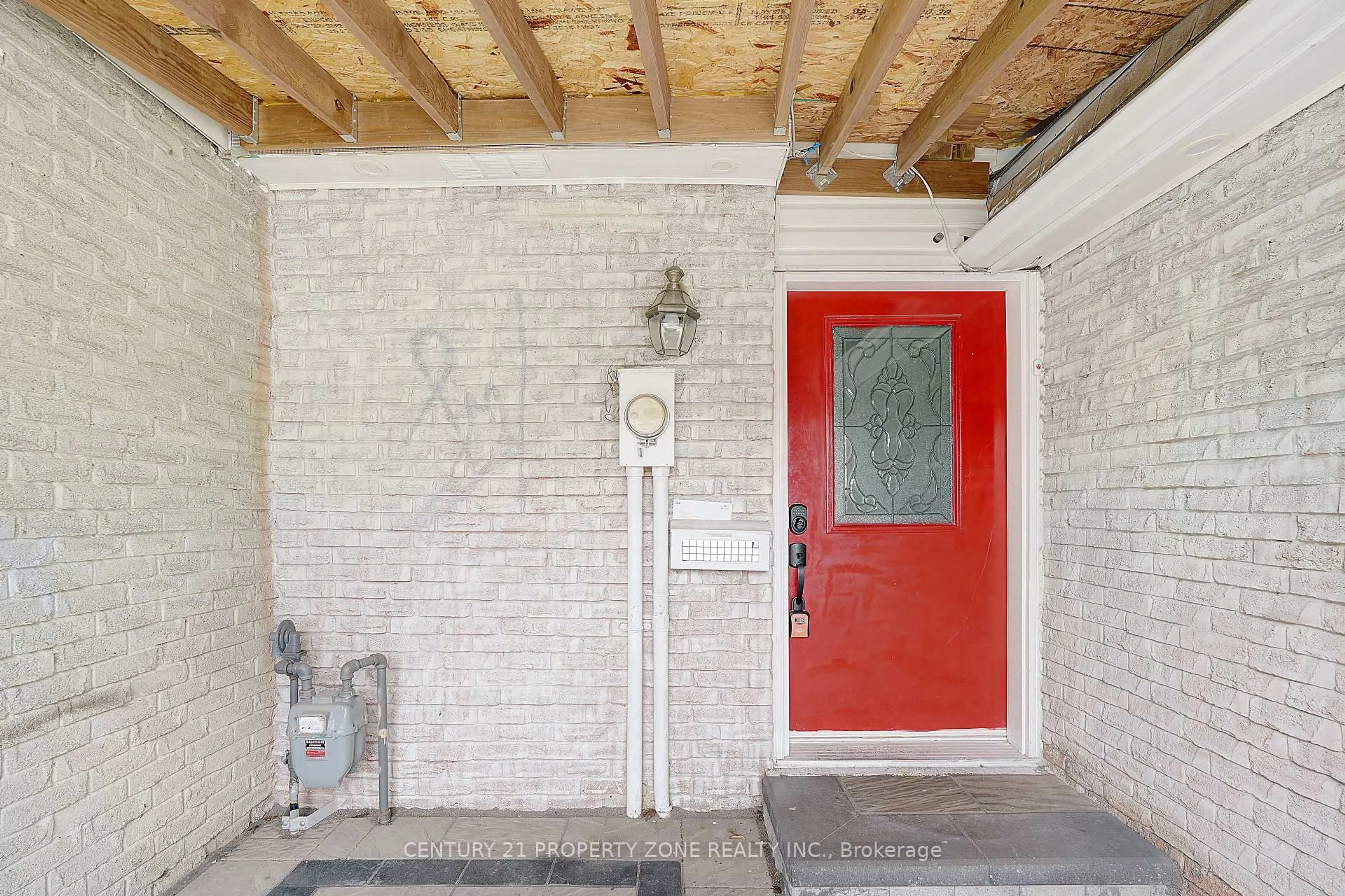 Indoor entryway for 1669 Alwin Circ, Pickering Ontario L1V 2W1