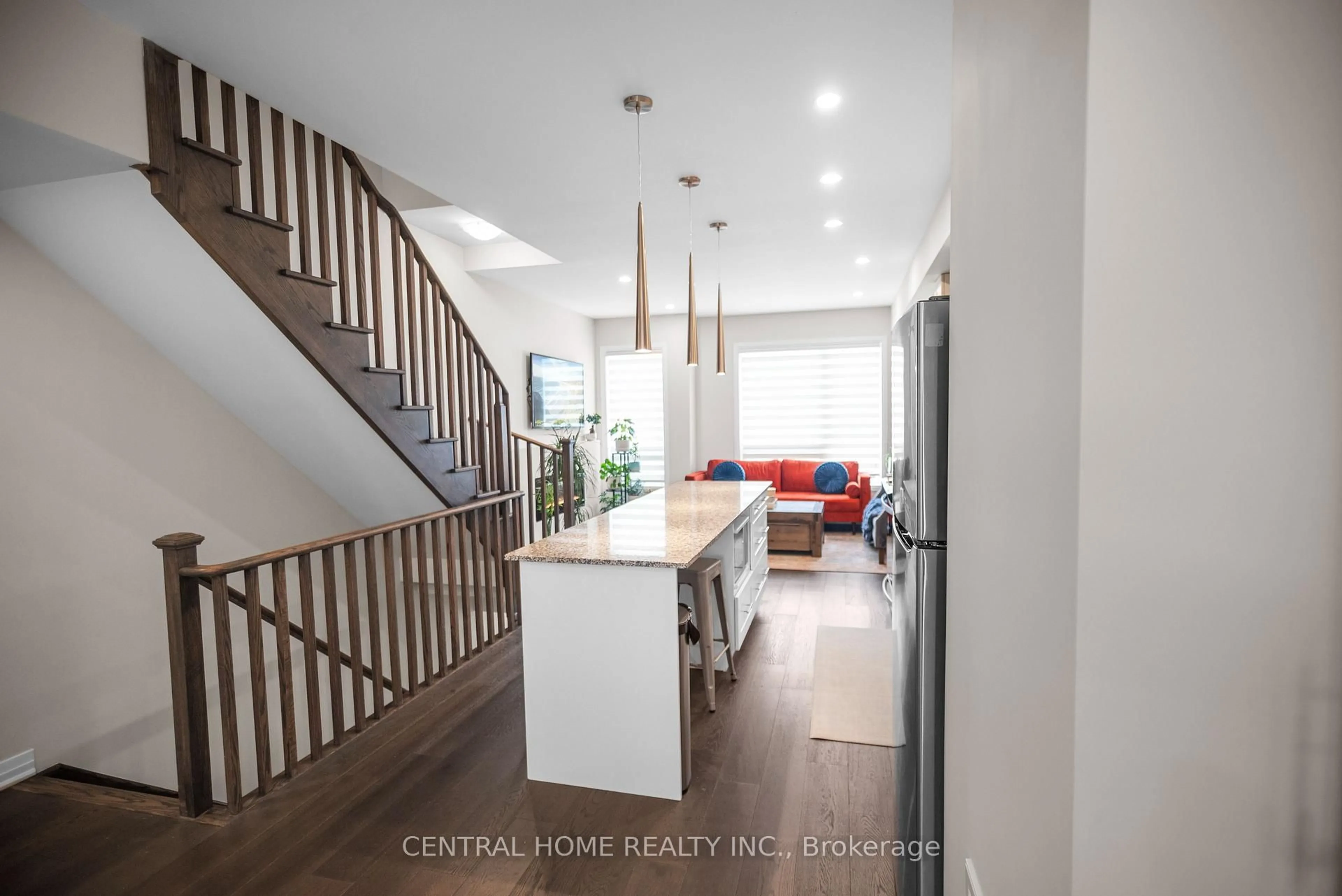 Indoor entryway for 1625 Pleasure Valley Path, Oshawa Ontario L1G 0E3