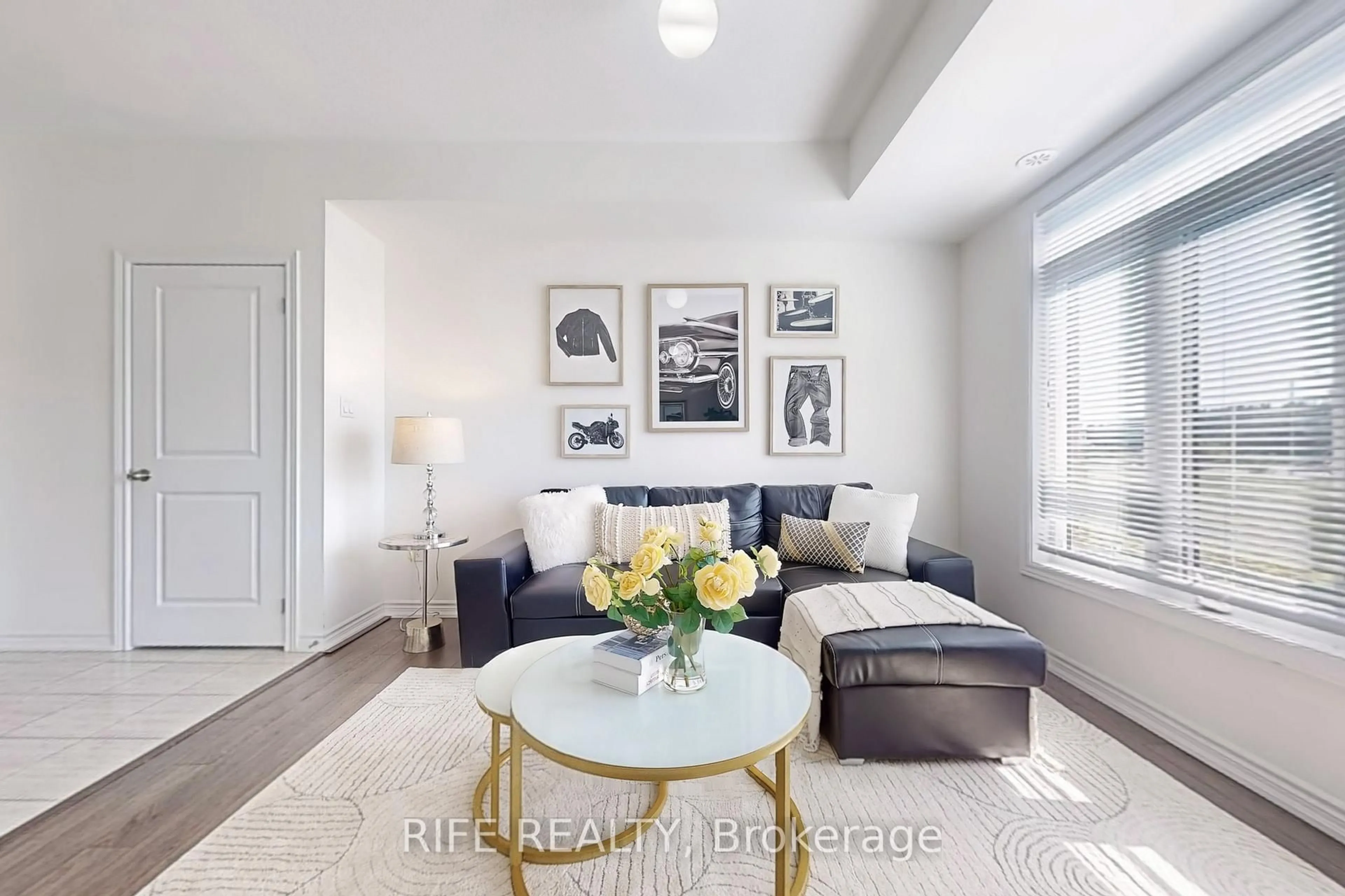 Living room with furniture, unknown for 2623 Garrison Crossing, Pickering Ontario L1X 0E5