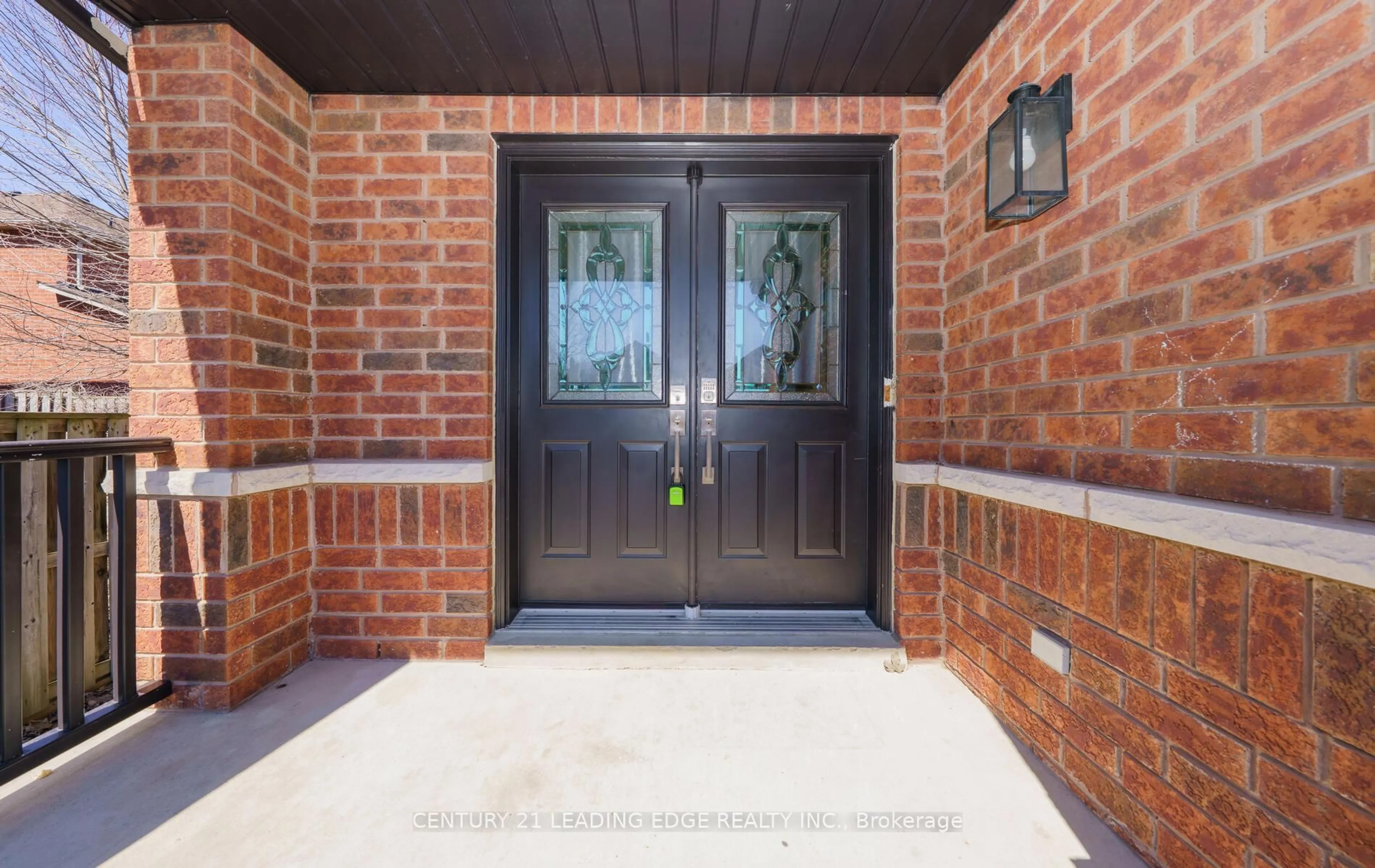 Indoor entryway for 10 Pardon Ave, Whitby Ontario L1P 1V1