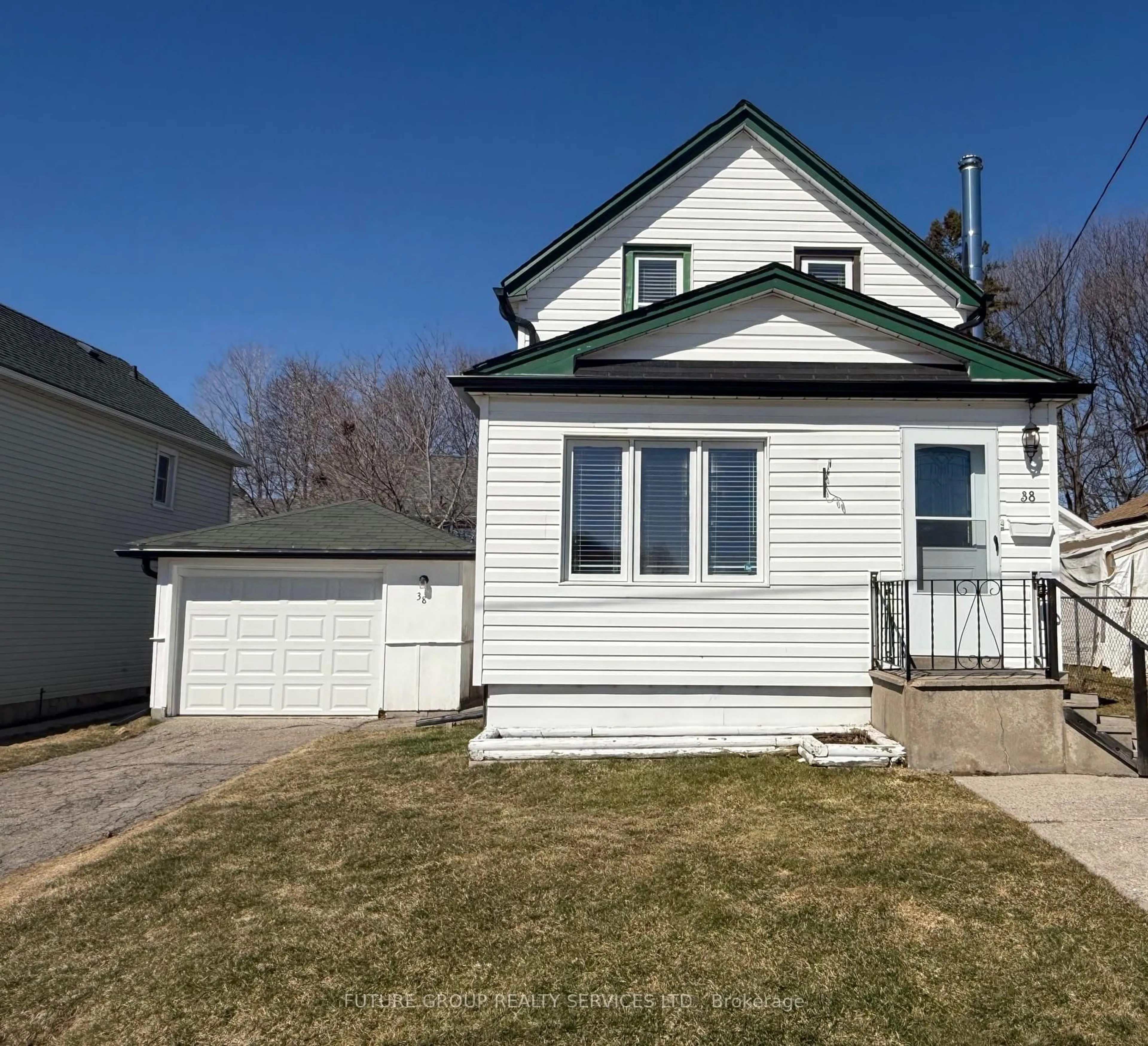 Home with vinyl exterior material, street for 38 Frank St, Oshawa Ontario L1H 3T5