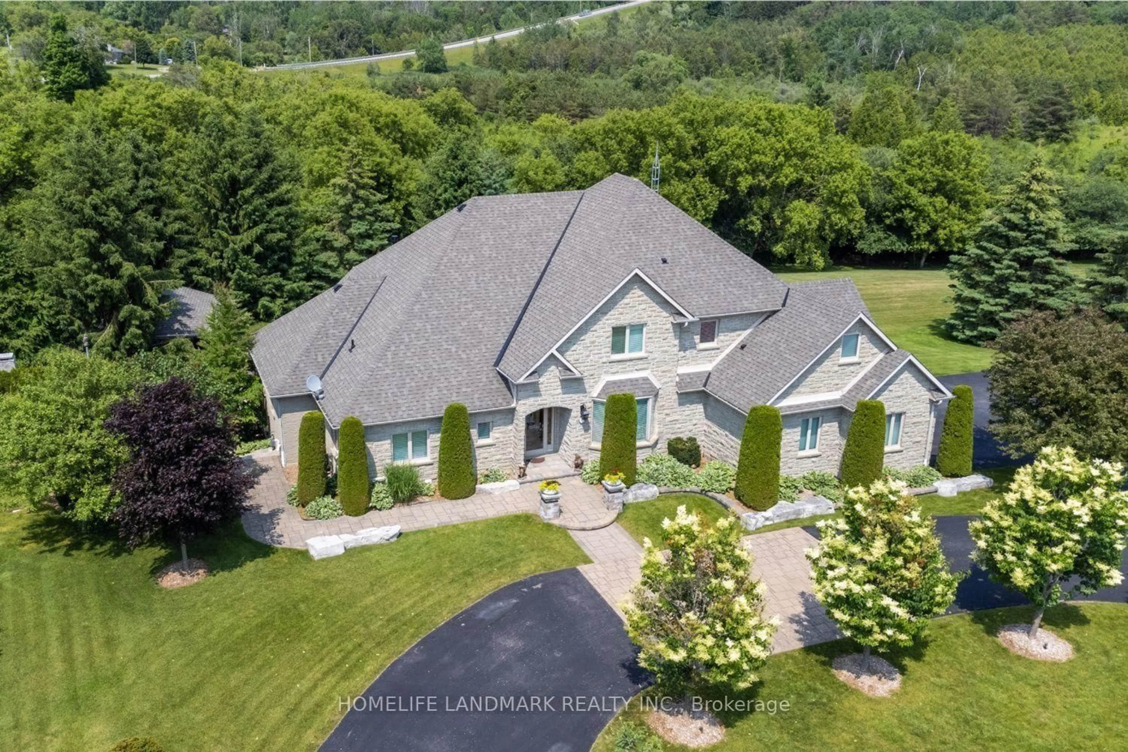A pic from outside/outdoor area/front of a property/back of a property/a pic from drone, mountain view for 6 Sunny Ridge Tr, Clarington Ontario L0B 1J0