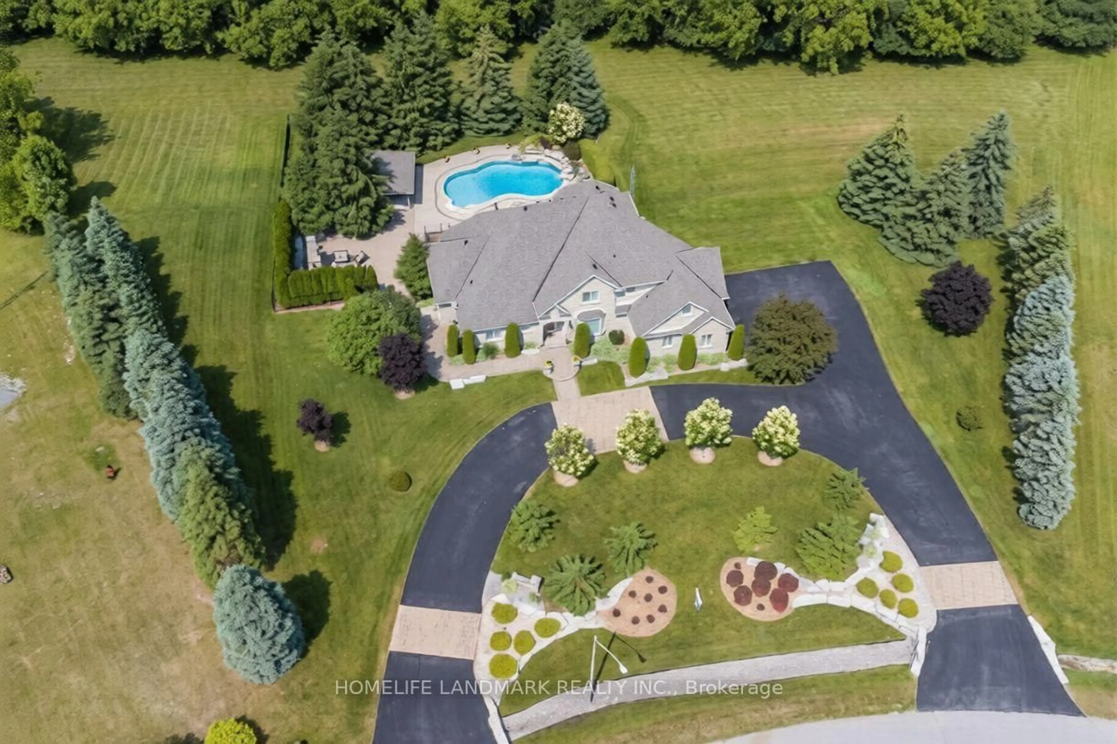 A pic from outside/outdoor area/front of a property/back of a property/a pic from drone, unknown for 6 Sunny Ridge Tr, Clarington Ontario L0B 1J0