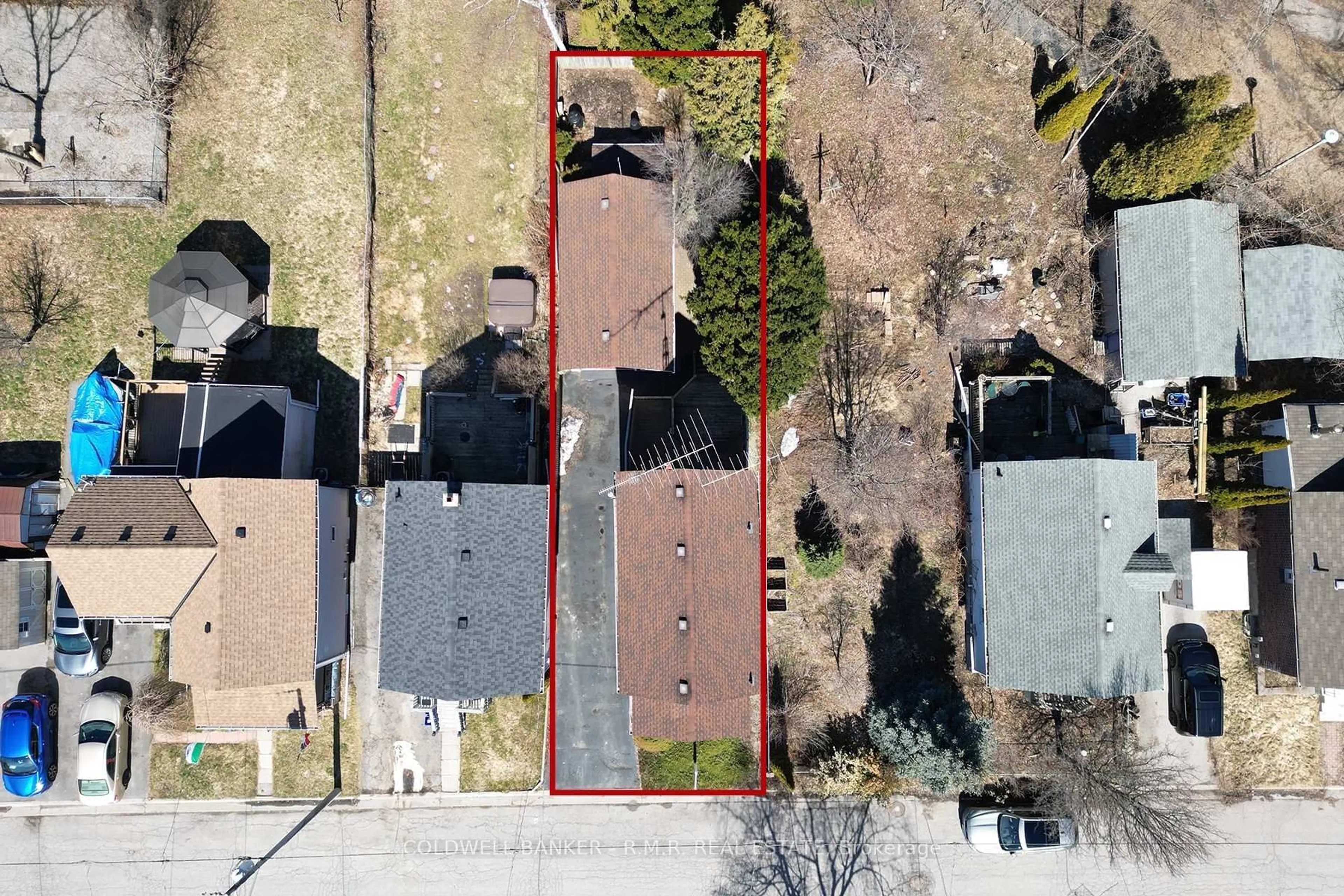 A pic from outside/outdoor area/front of a property/back of a property/a pic from drone, street for 168 Elliott Ave, Oshawa Ontario L1J 2B1
