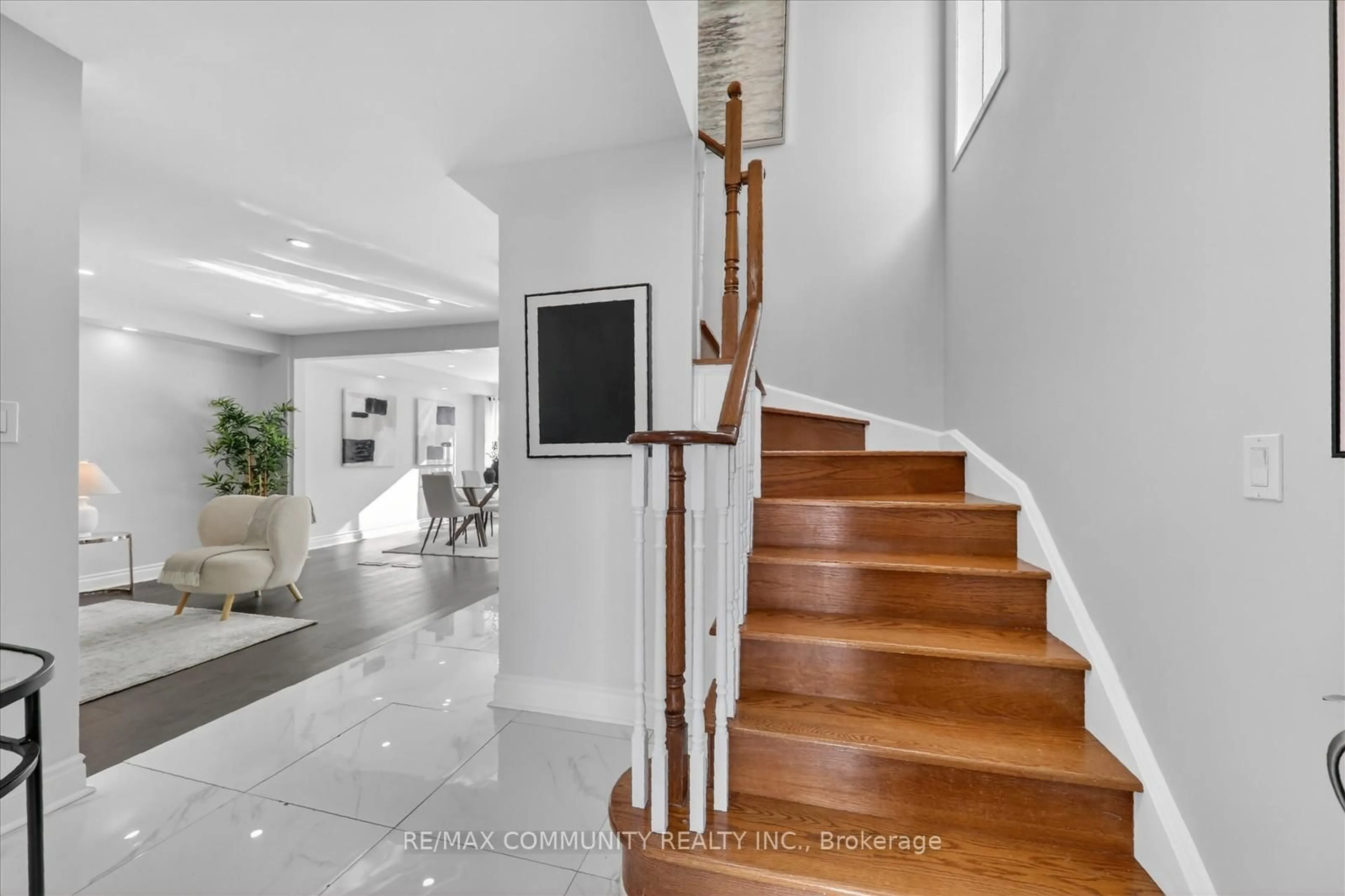 Stairs for 27 Merchant Ave, Whitby Ontario L1P 1S2