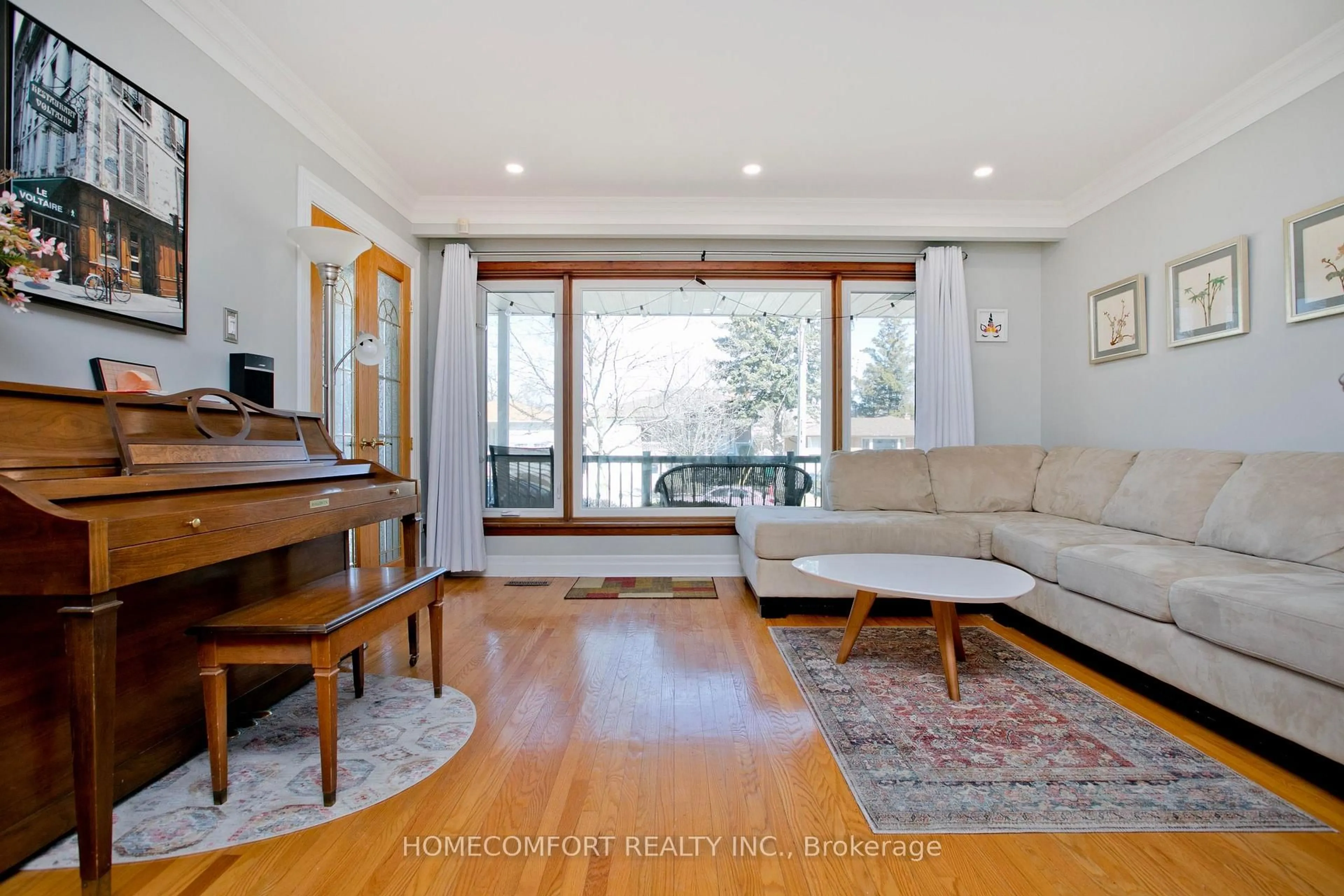 Living room with furniture, wood/laminate floor for 47 Tivoli Crt, Toronto Ontario M1E 2A5
