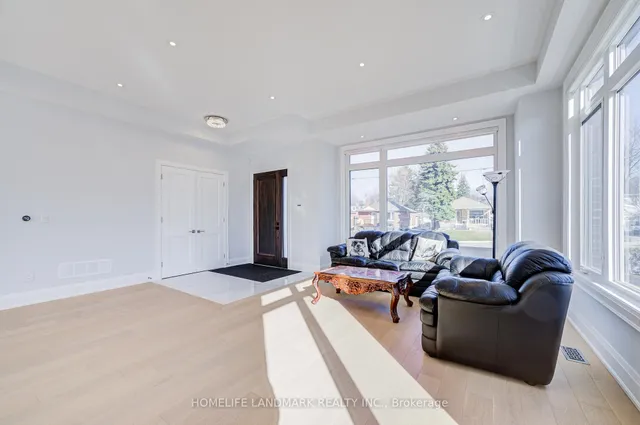 53 Saugeen Cres, Toronto 4