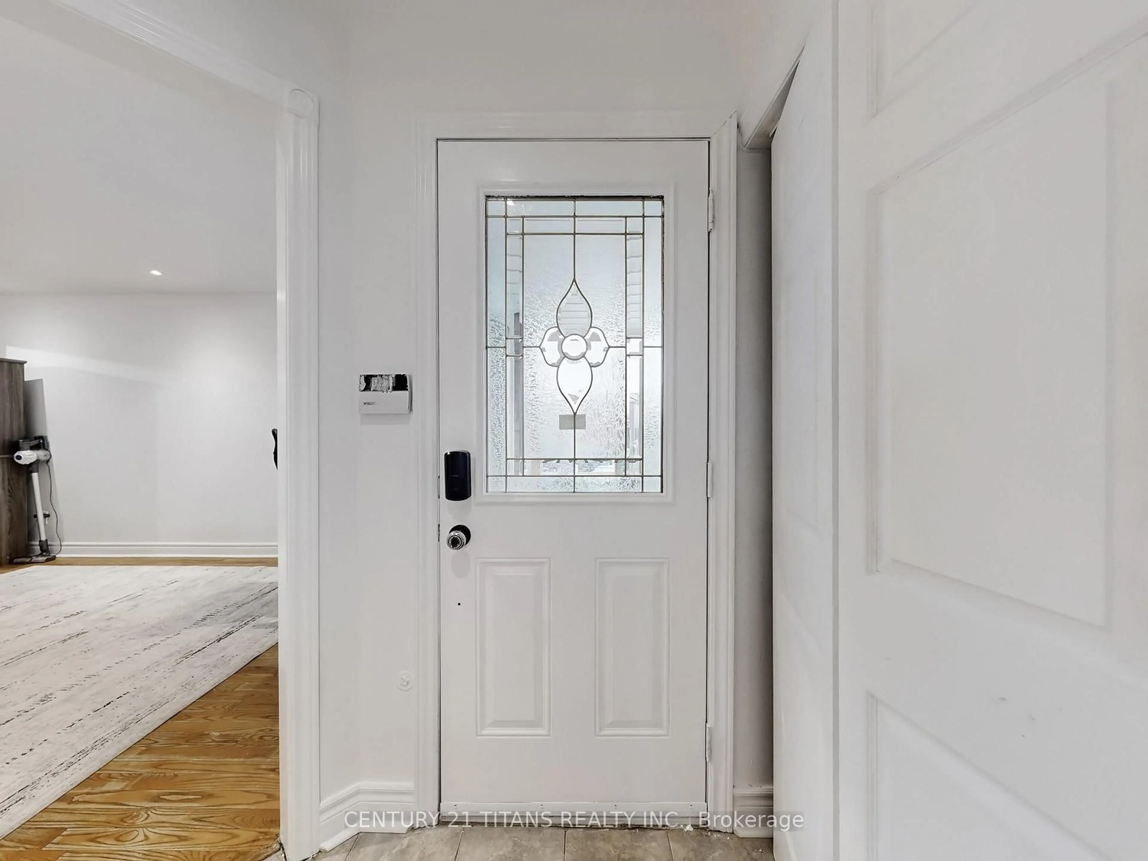 Indoor entryway for 1640 Tawnberry St, Pickering Ontario L1X 2C2