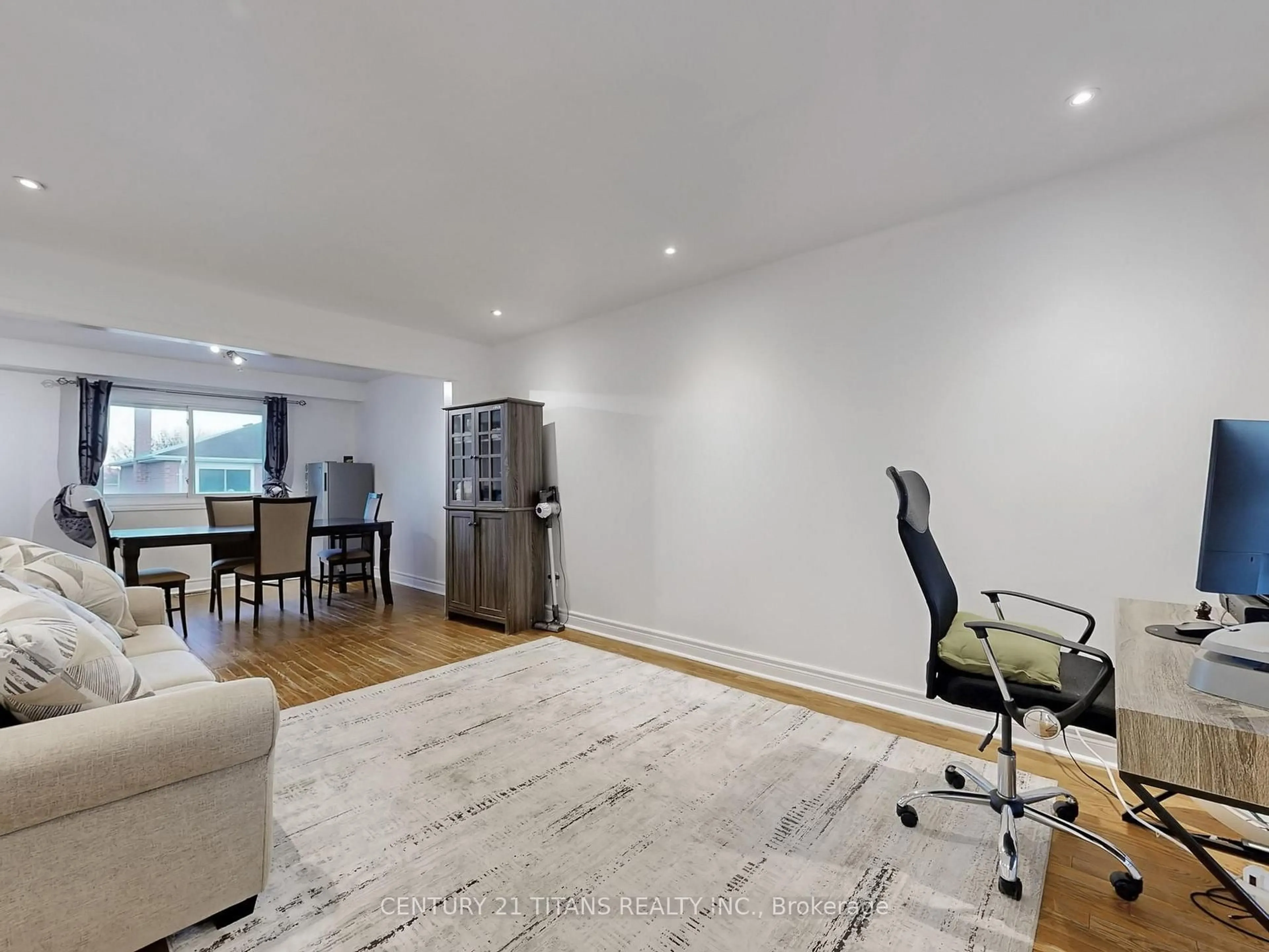 A pic of a room for 1640 Tawnberry St, Pickering Ontario L1X 2C2