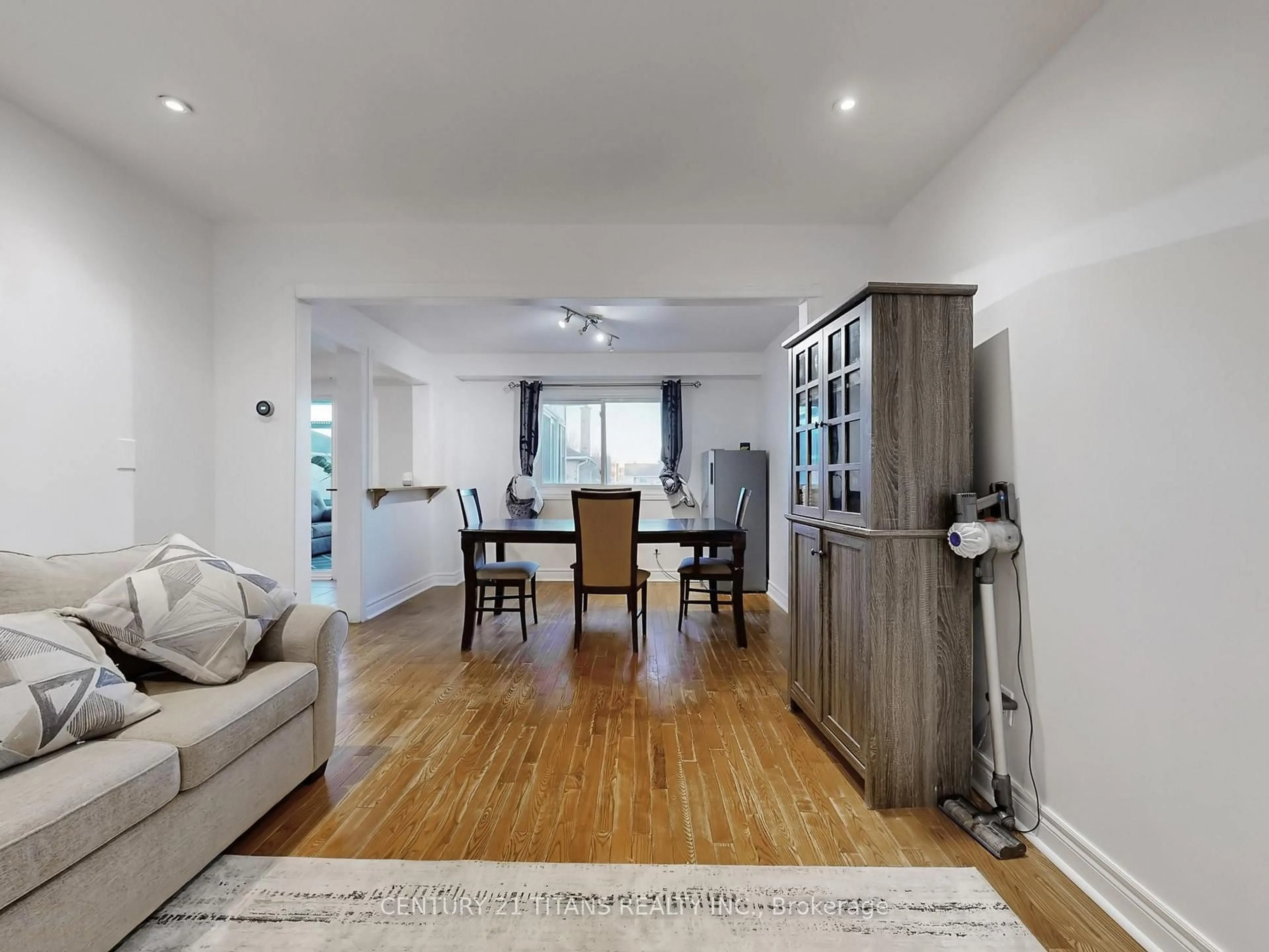 Unknown for 1640 Tawnberry St, Pickering Ontario L1X 2C2