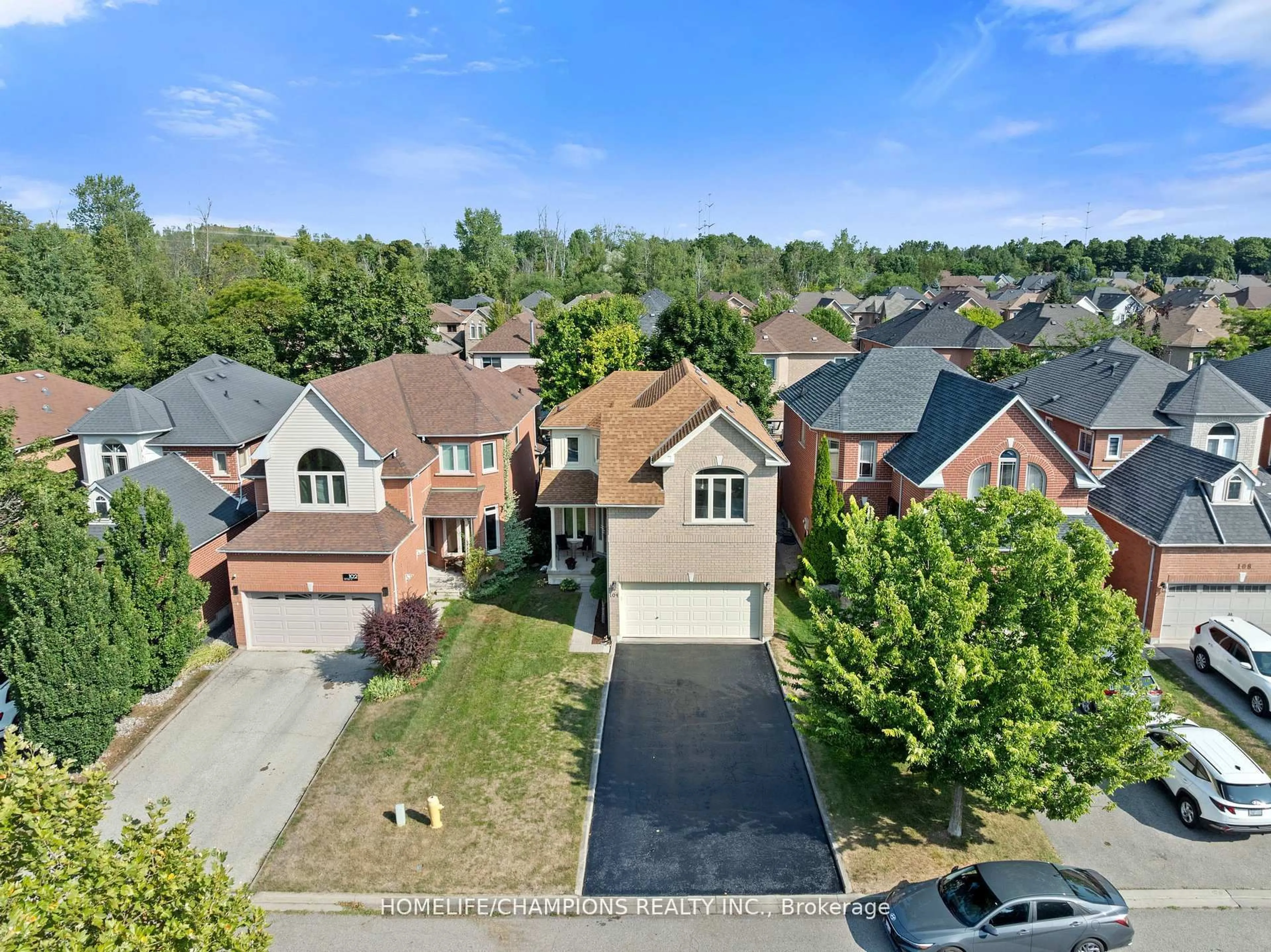 A pic from outside/outdoor area/front of a property/back of a property/a pic from drone, street for 104 Secord St, Pickering Ontario L1V 6V6