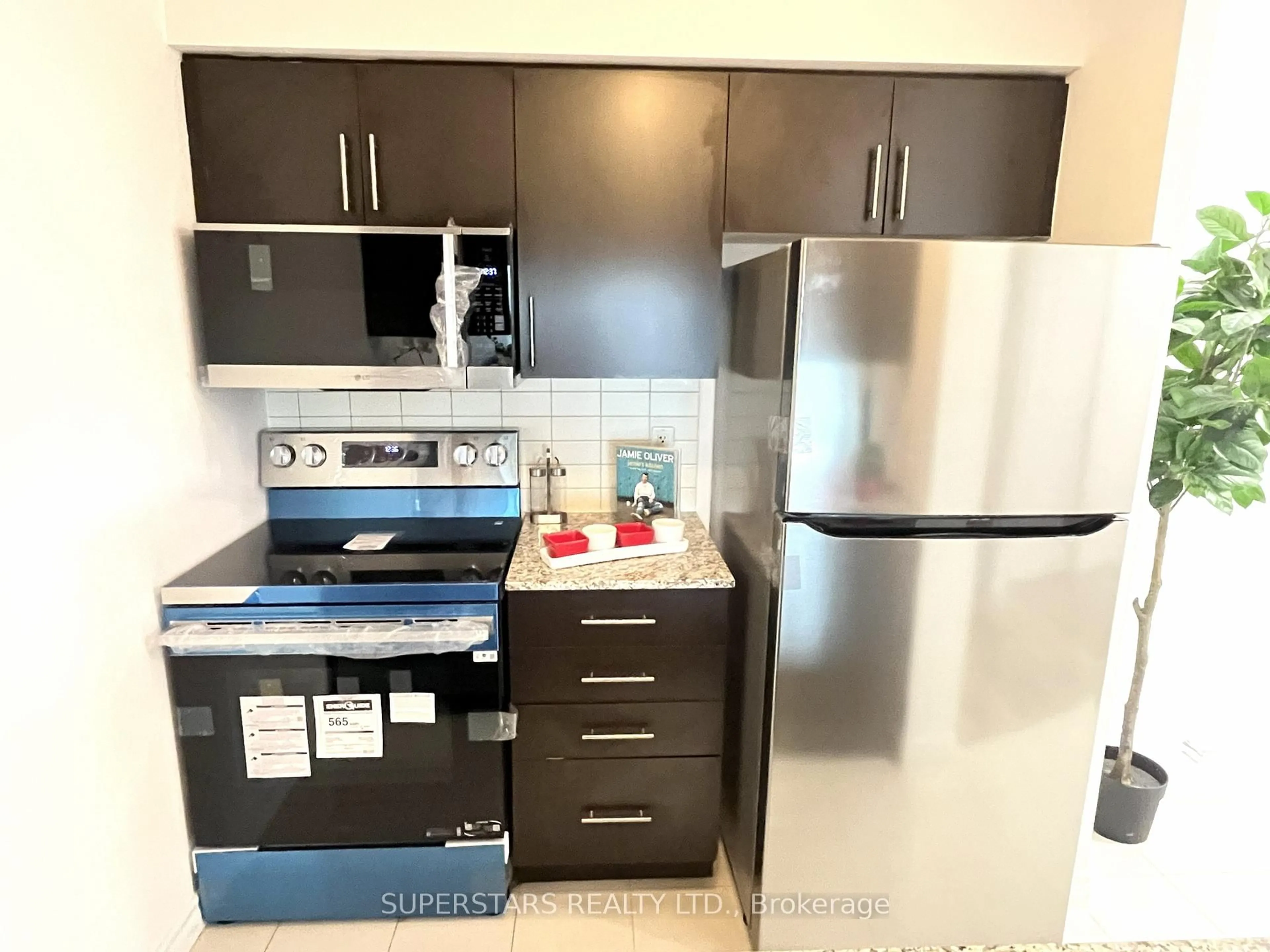 Standard kitchen, unknown for 50 Town Centre Crt #2411, Toronto Ontario M1P 0A9