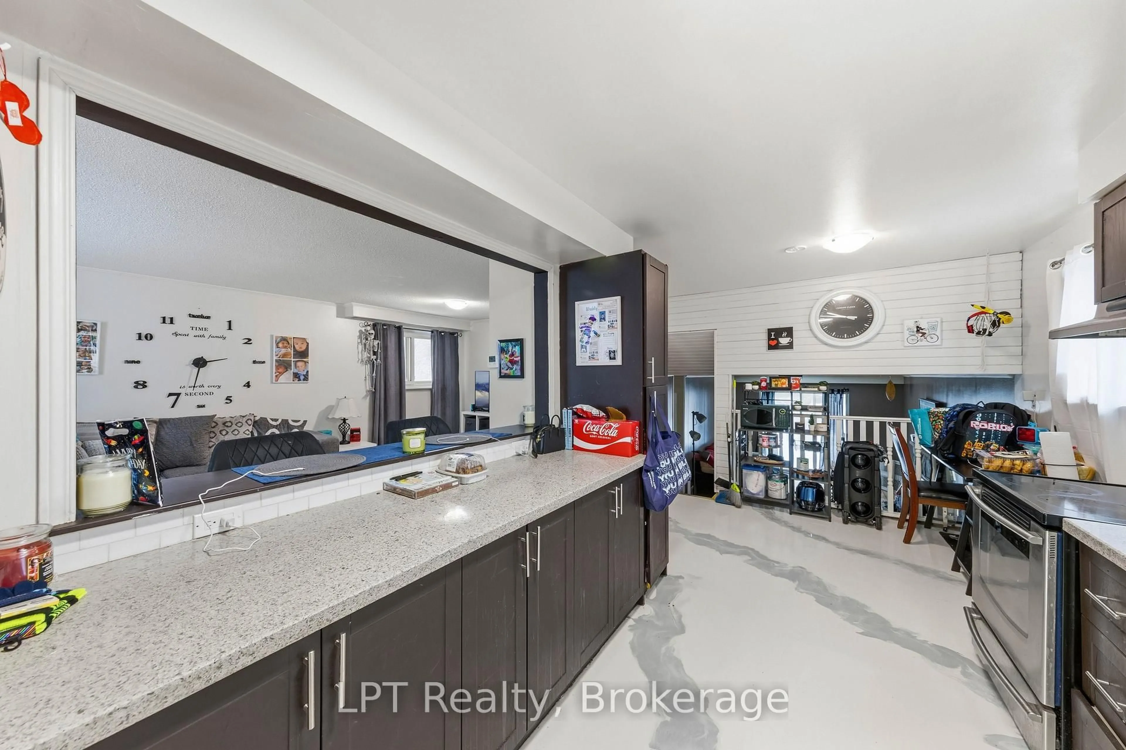 Open concept kitchen, ceramic/tile floor for 7 Briarbluff Ave, Toronto Ontario M1E 3H2