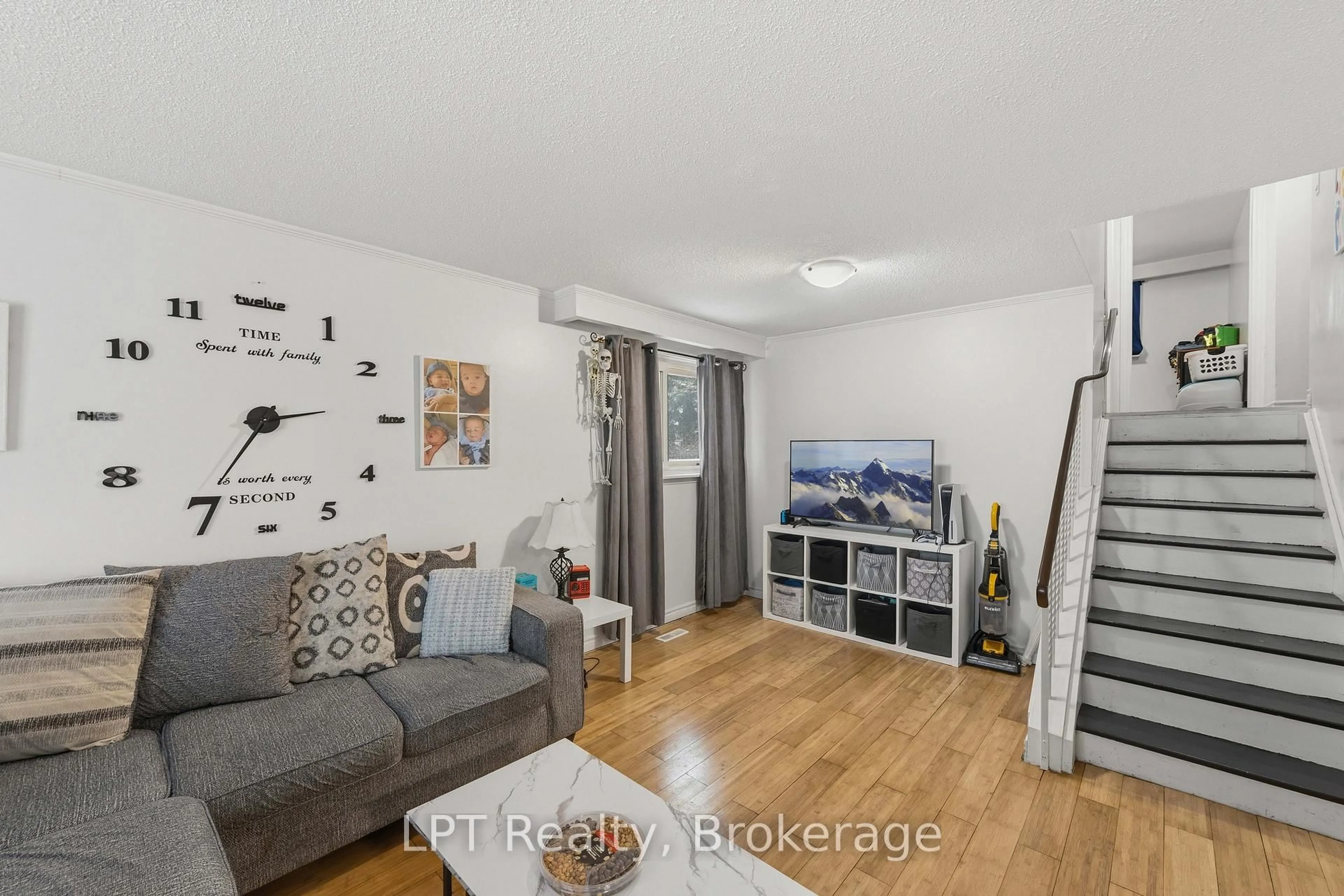 A pic of a room for 7 Briarbluff Ave, Toronto Ontario M1E 3H2