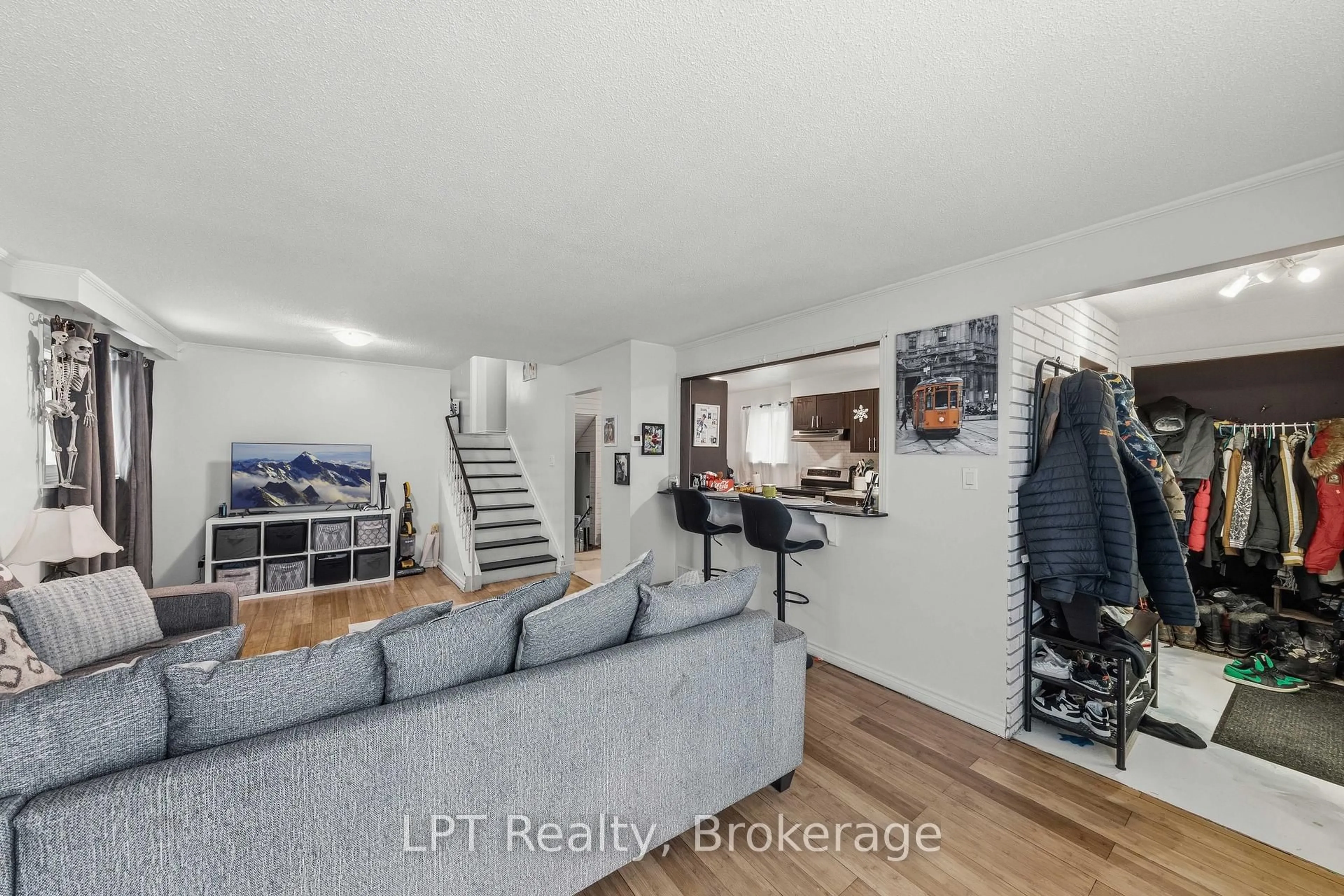 A pic of a room for 7 Briarbluff Ave, Toronto Ontario M1E 3H2