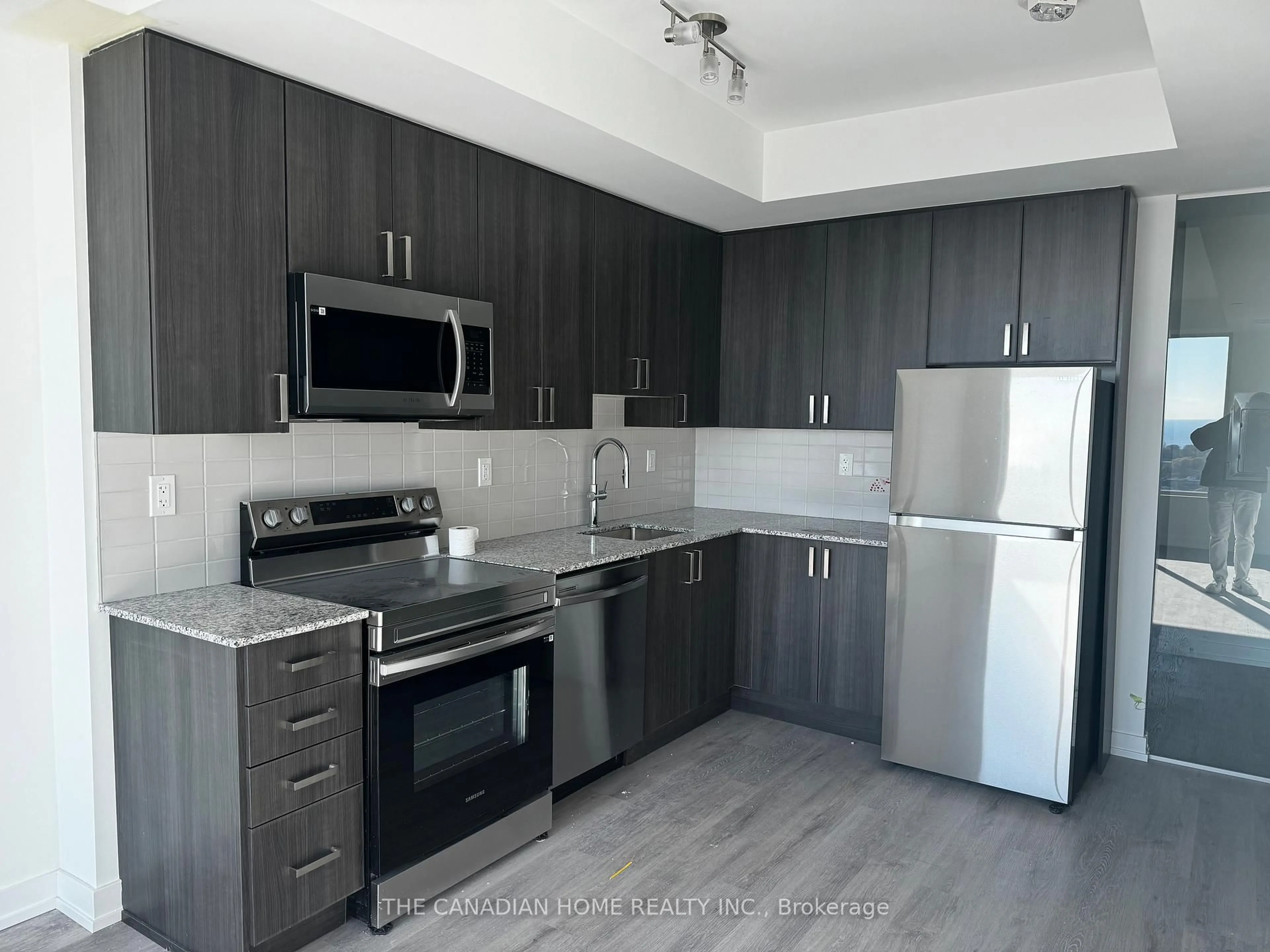 Standard kitchen, unknown for 1435 Celebration Dr #2803, Pickering Ontario L1W 0C3