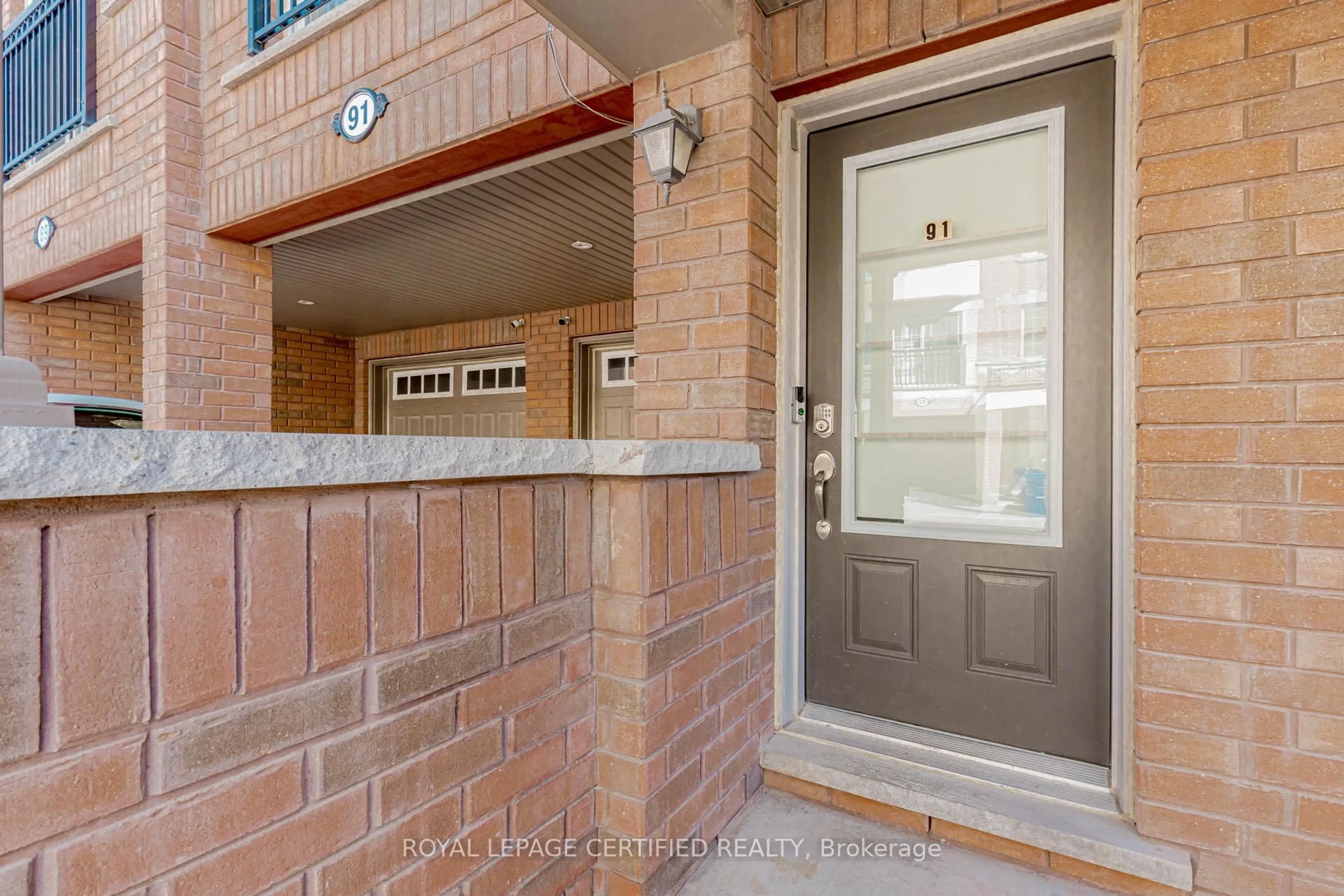 Indoor entryway for 91 Aquatic Ballet Path, Oshawa Ontario L1L 0K6