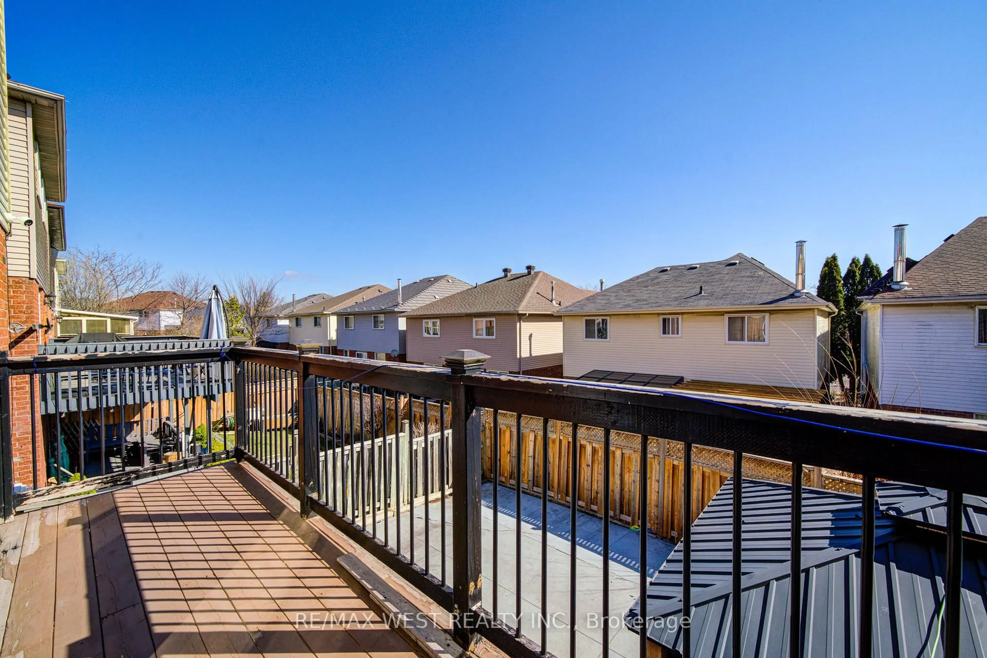 Patio, water/lake/river/ocean view for 1648 Pepperwood Gate, Pickering Ontario L1X 2K3