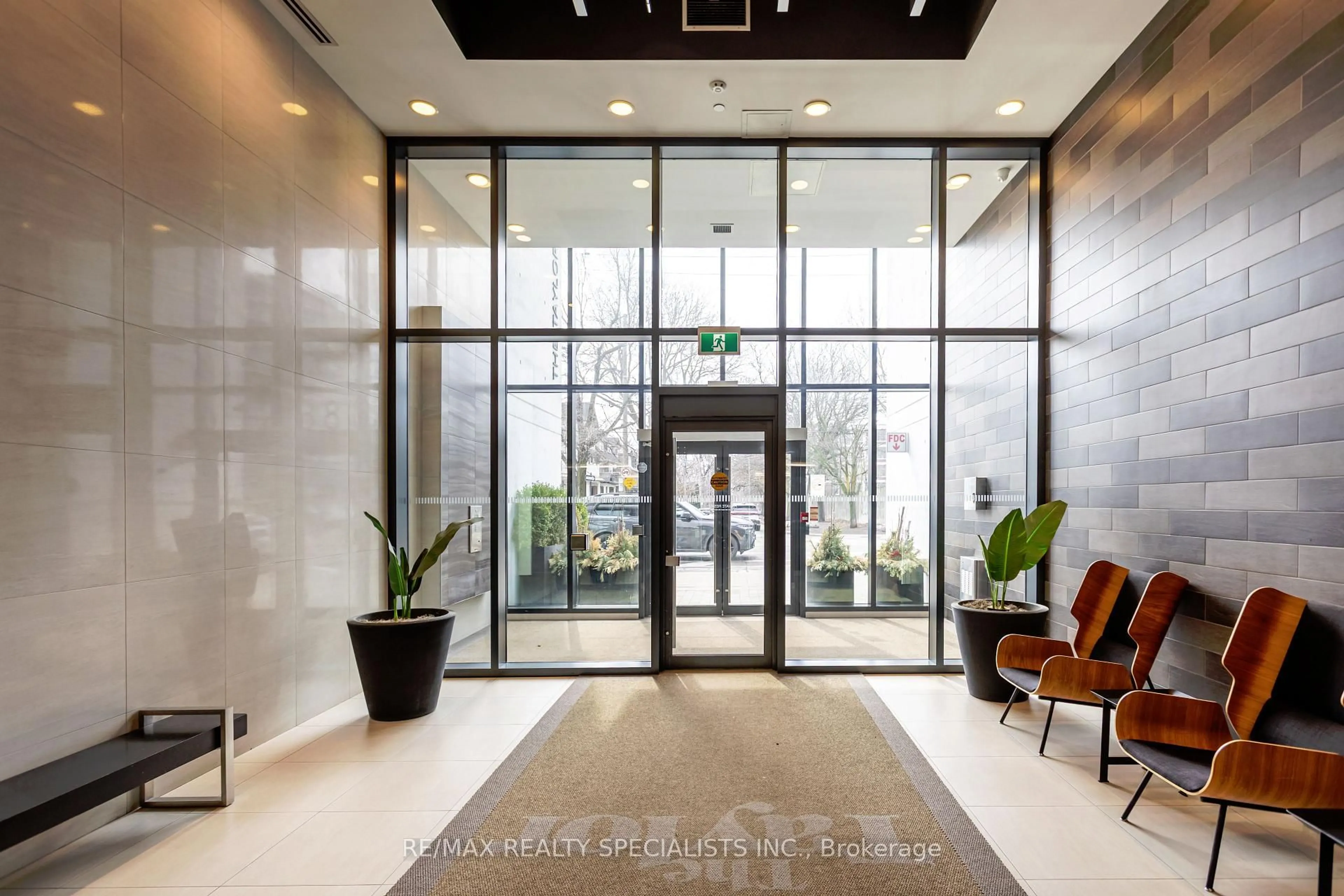 Indoor foyer for 1238 Dundas St #312, Toronto Ontario M4M 1S3