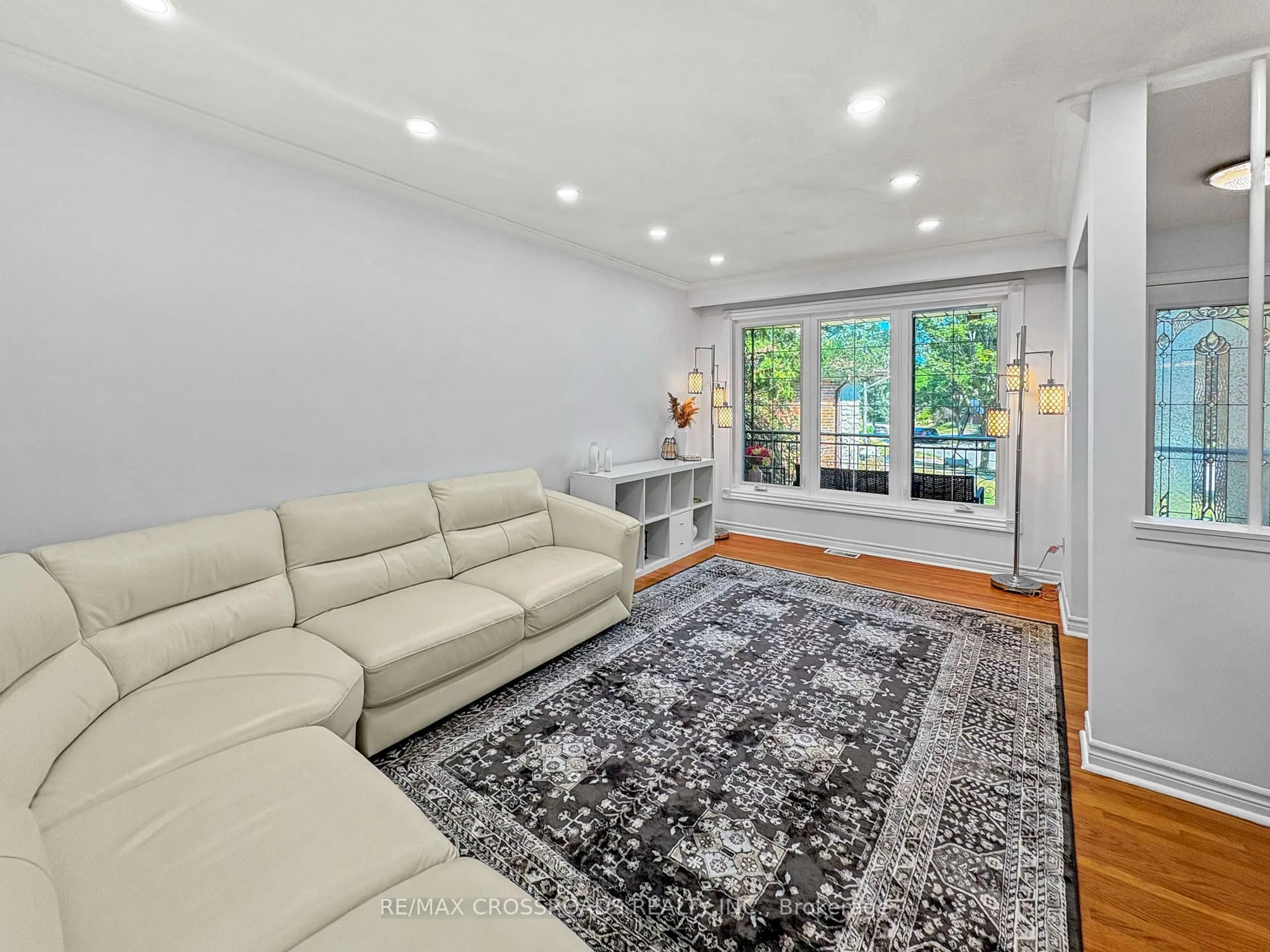 Living room with furniture, unknown for 46 Ronway Cres, Toronto Ontario M1J 2S2