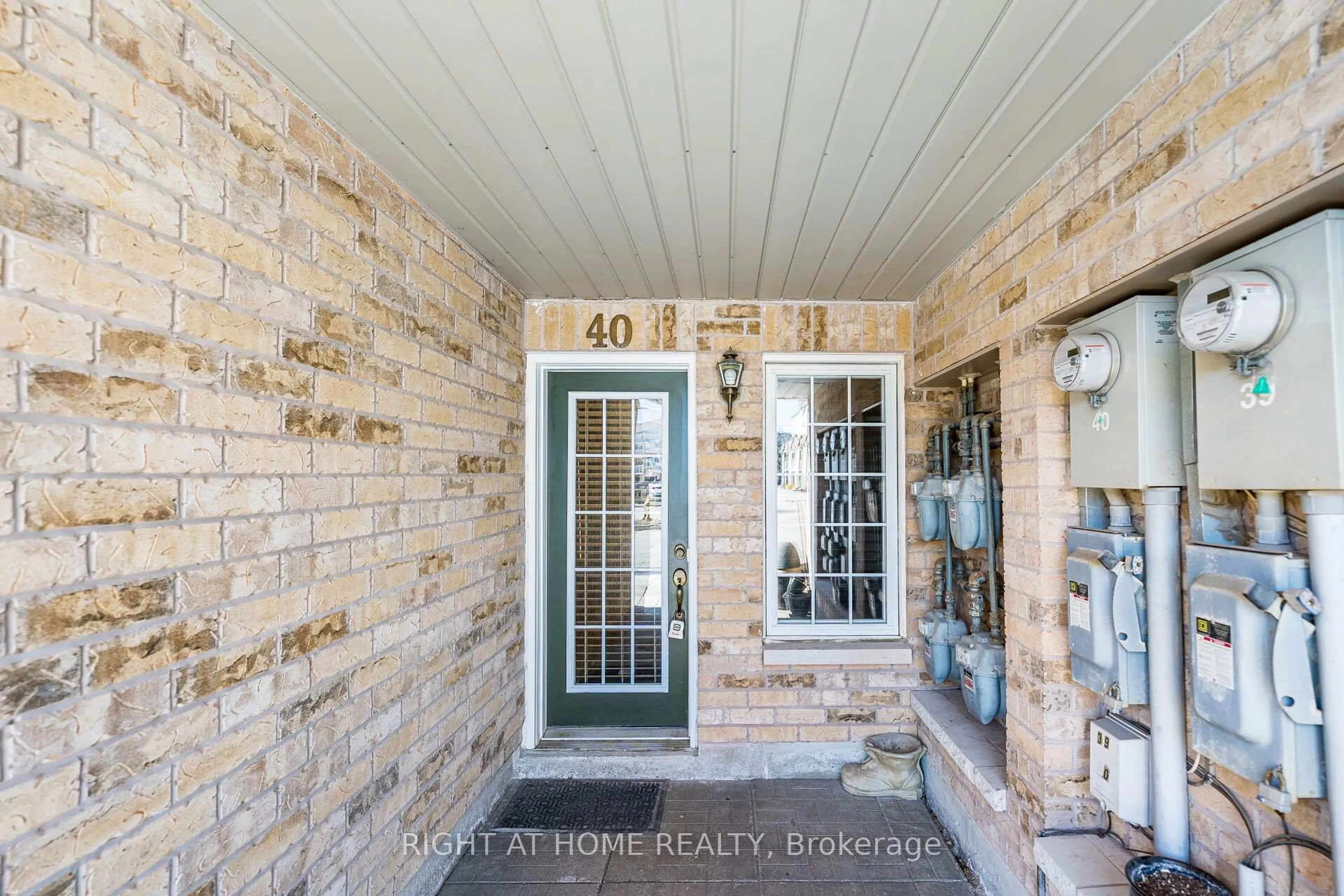 Indoor entryway for 200 Mclevin Ave #40, Toronto Ontario M1B 6C7