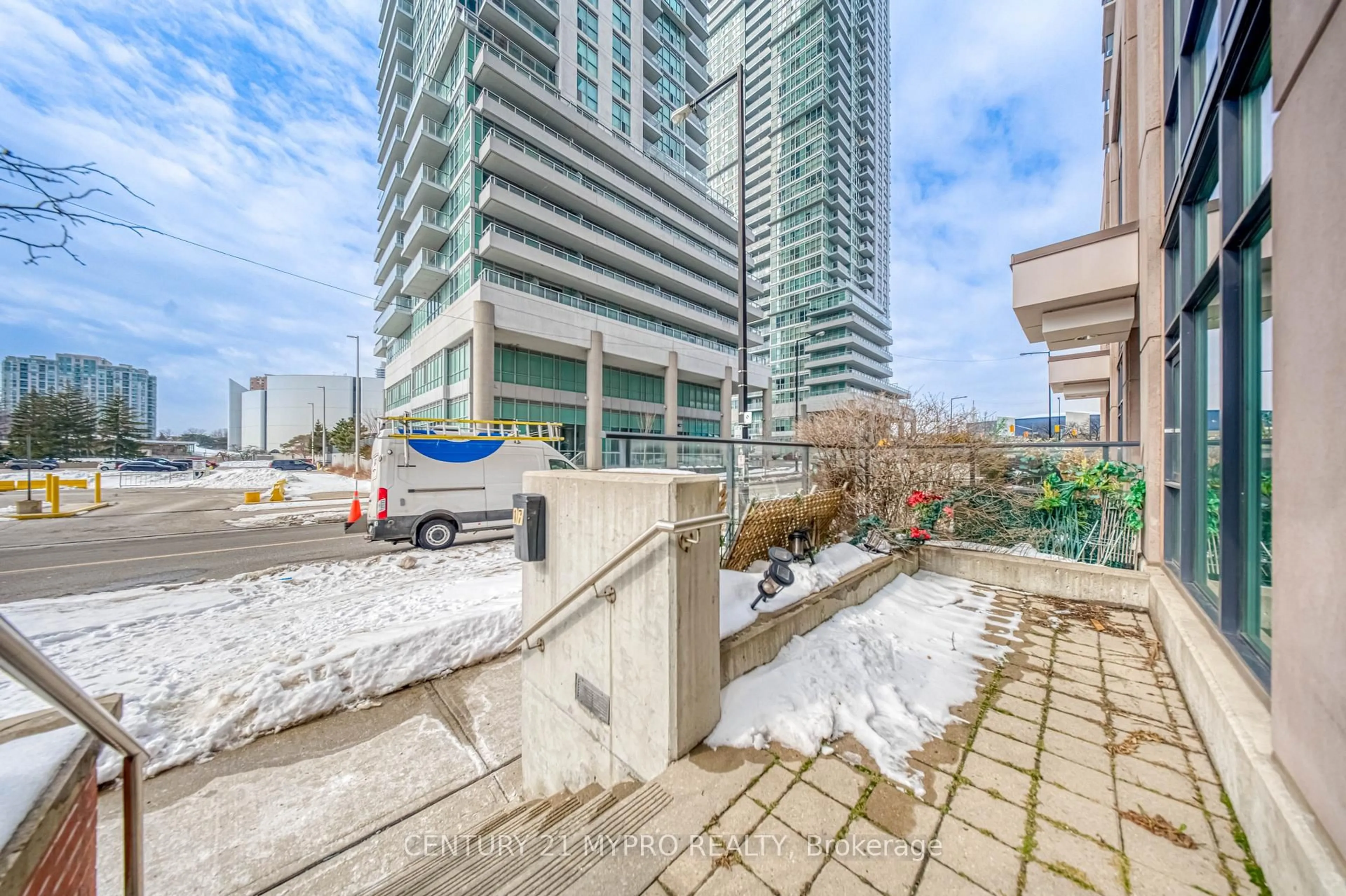 Patio, unknown for 17 Town Centre Crt, Toronto Ontario M1P 0B3