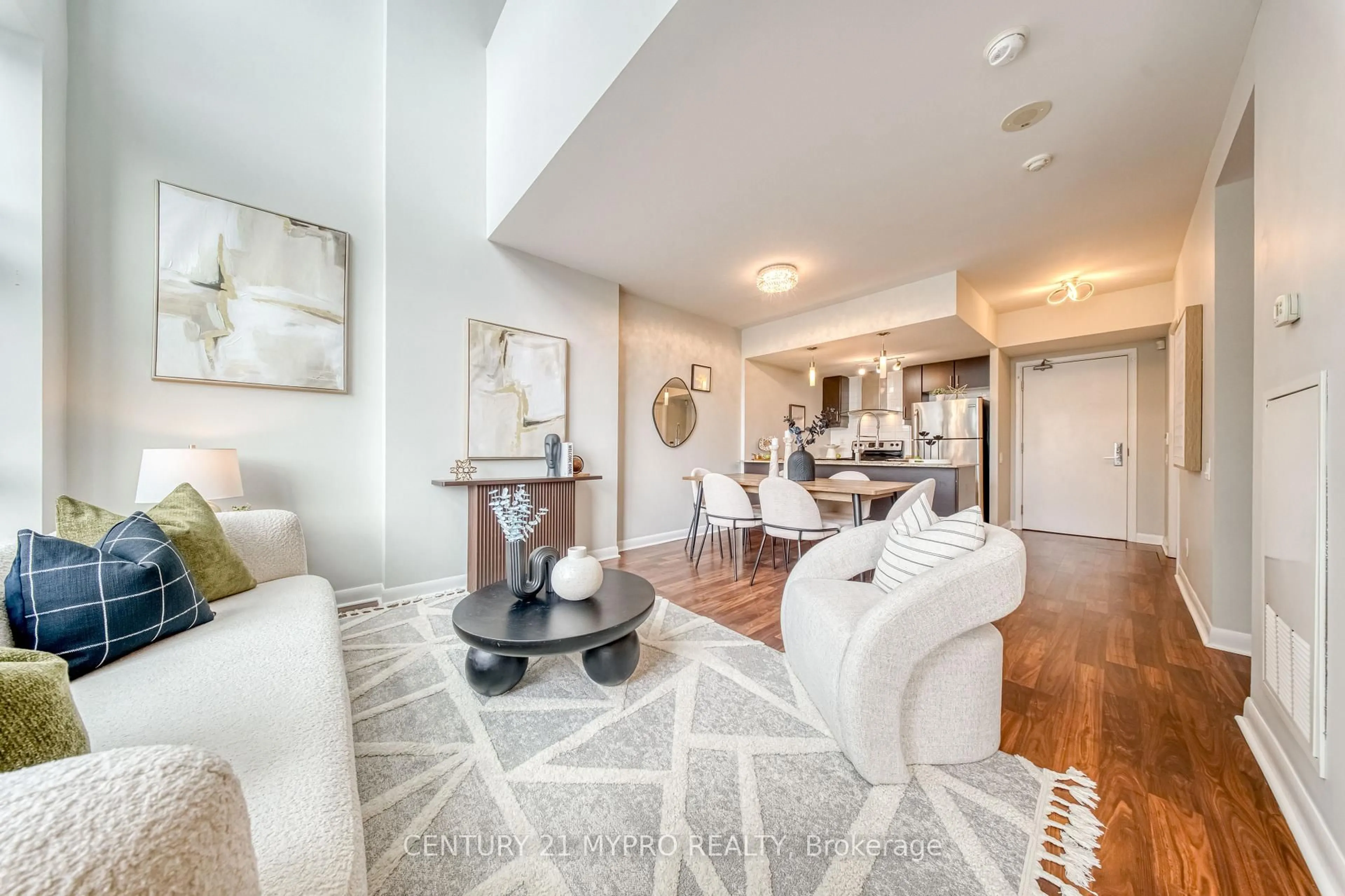 Living room with furniture, unknown for 17 Town Centre Crt, Toronto Ontario M1P 0B3