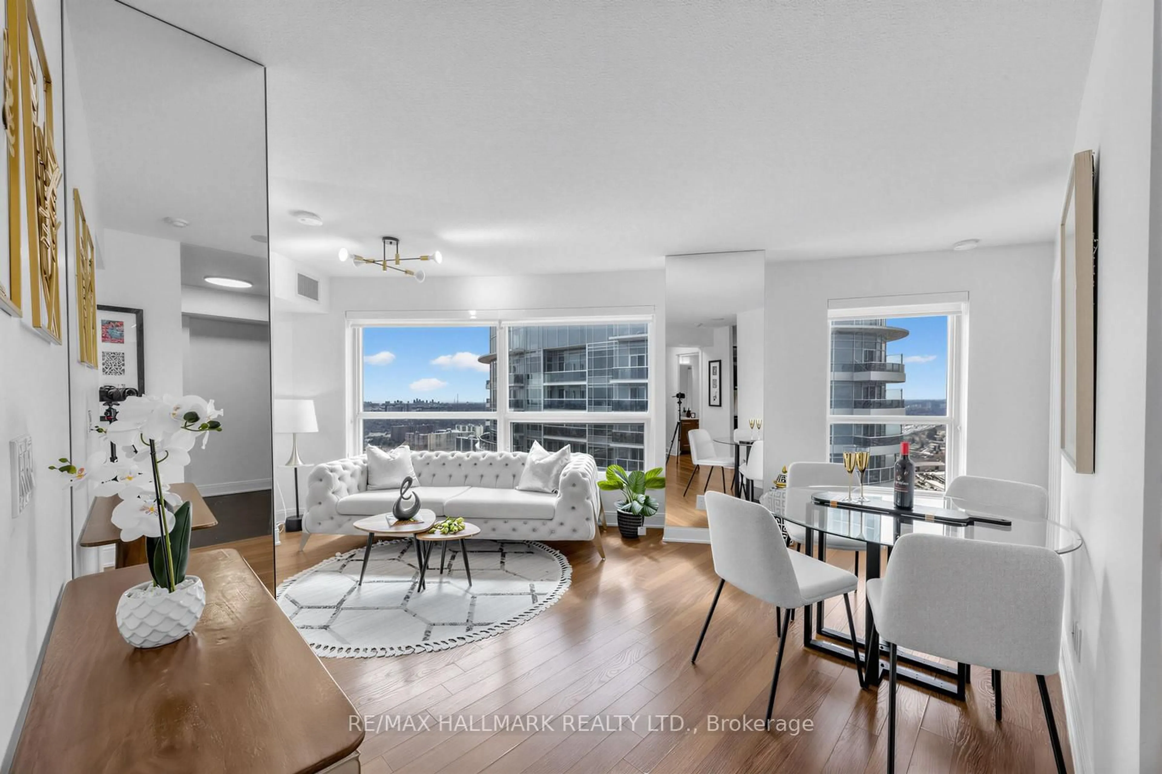 Living room with furniture, unknown for 135 Village Green Sq #3918, Toronto Ontario M1S 0G4